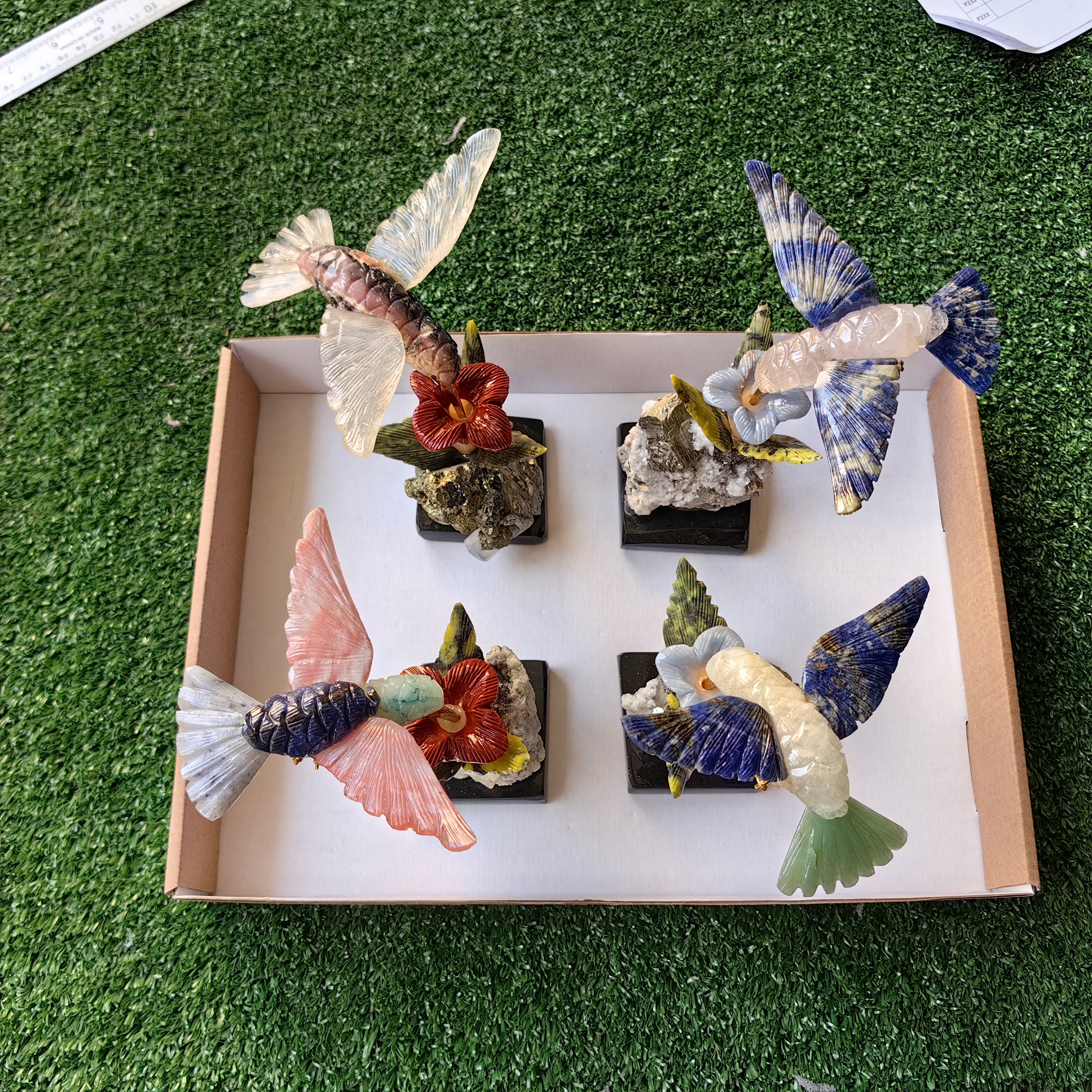 Lot 4 pcs hummingbird mixted stones