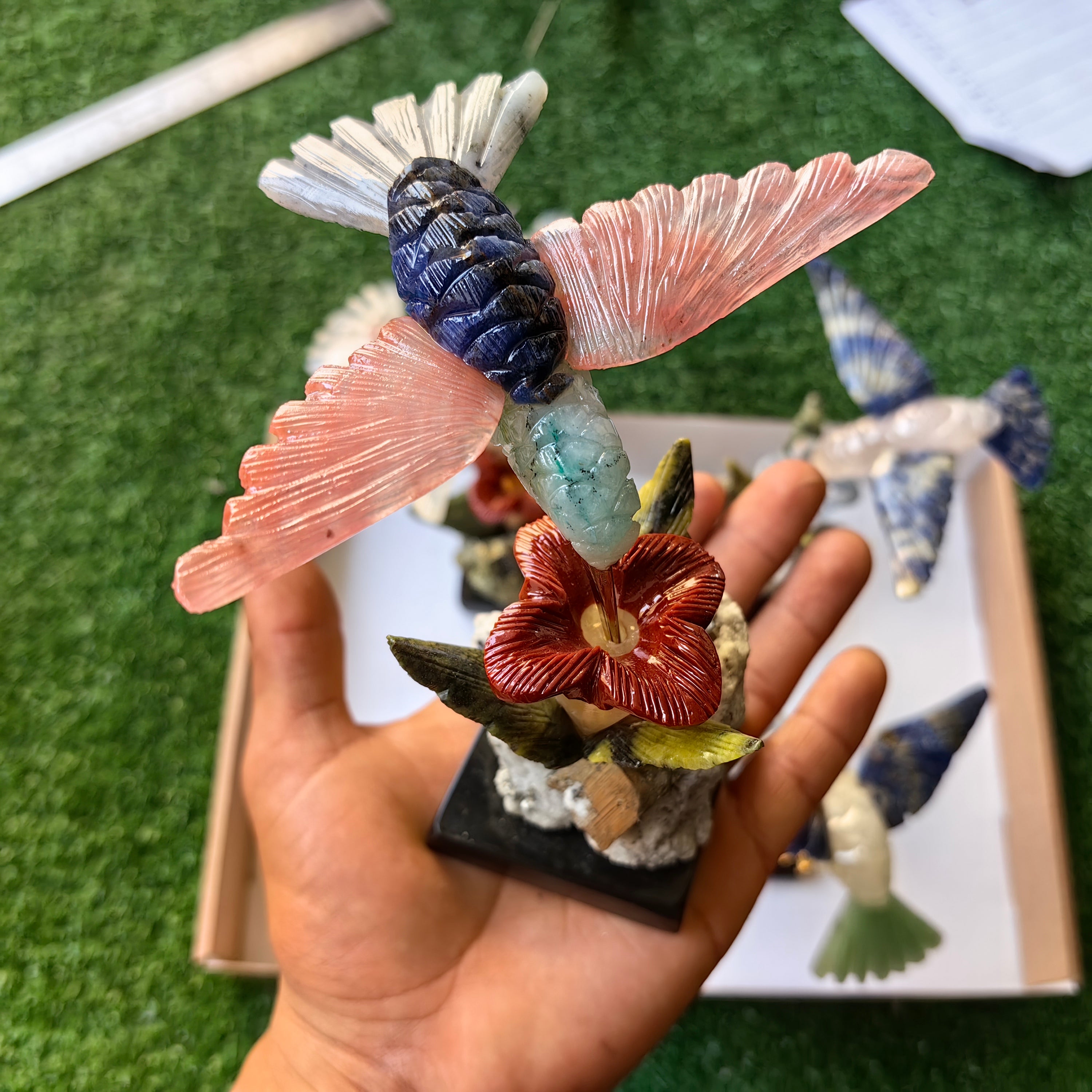 Lot 4 pcs hummingbird mixted stones