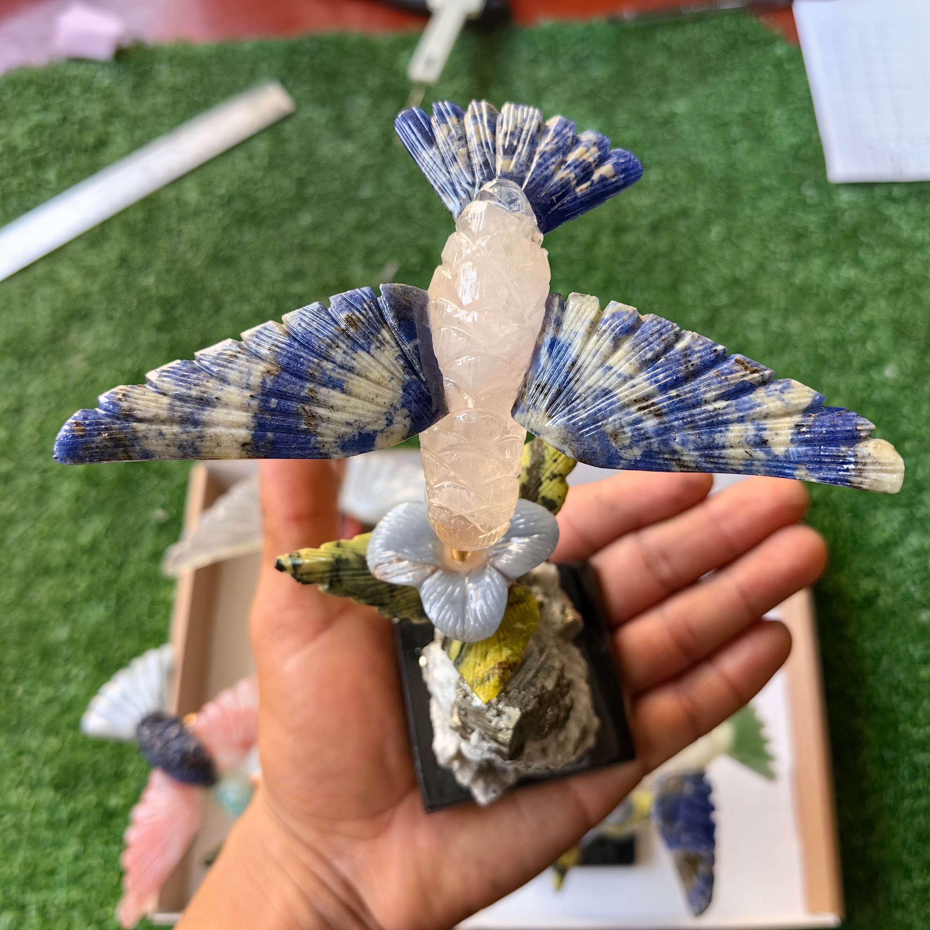 Lot 4 pcs hummingbird mixted stones