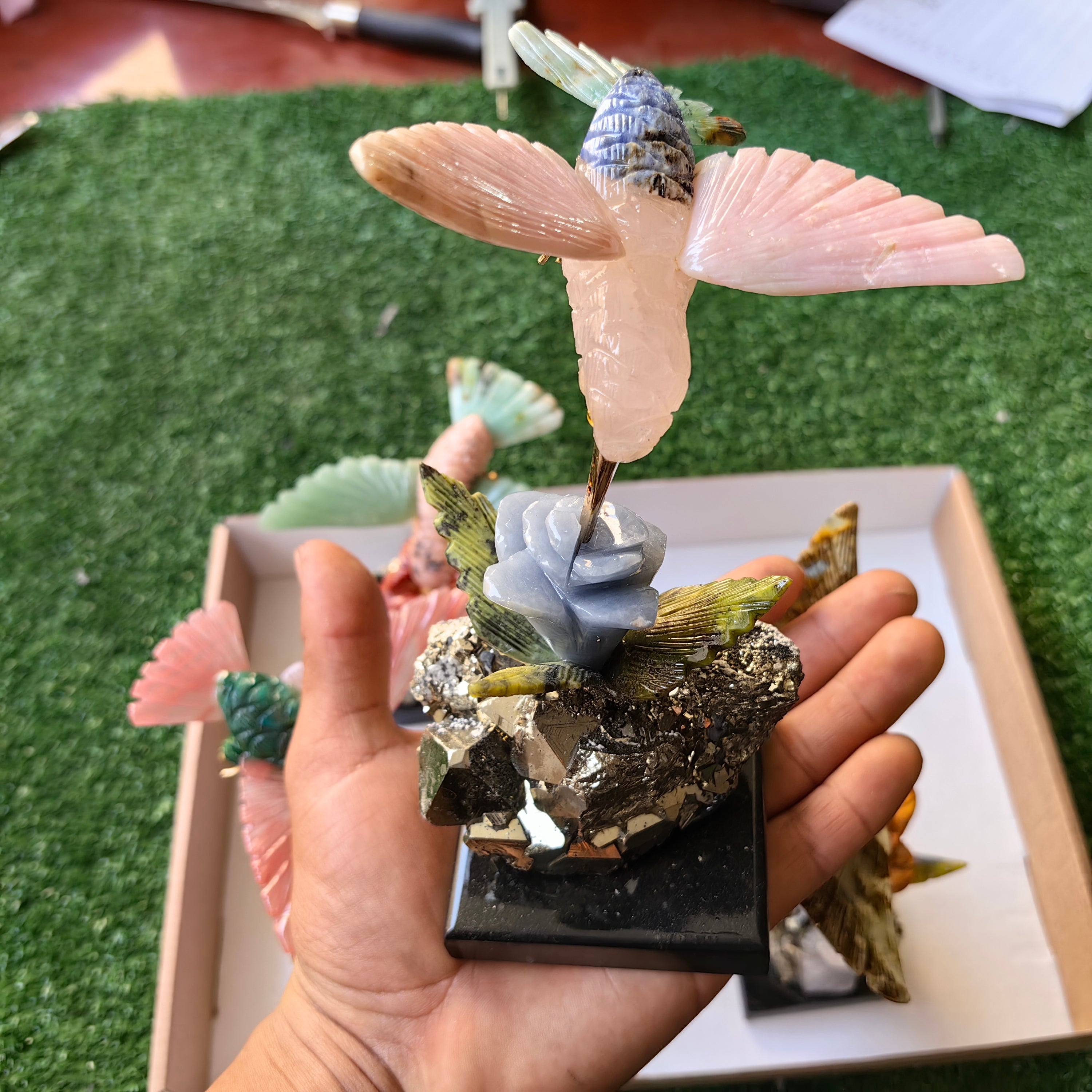 Lot 4 pcs hummingbird mixted stones