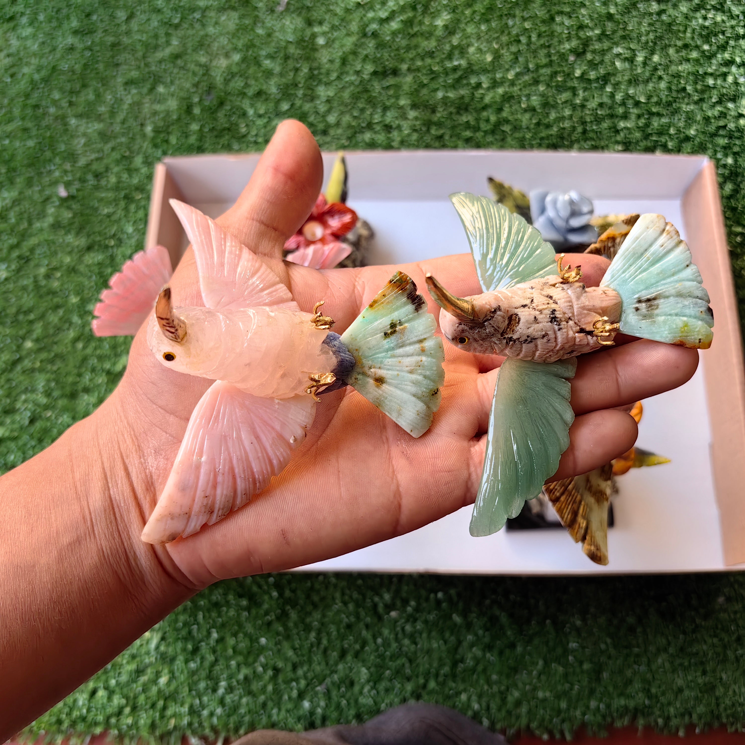 Lot 4 pcs hummingbird mixted stones