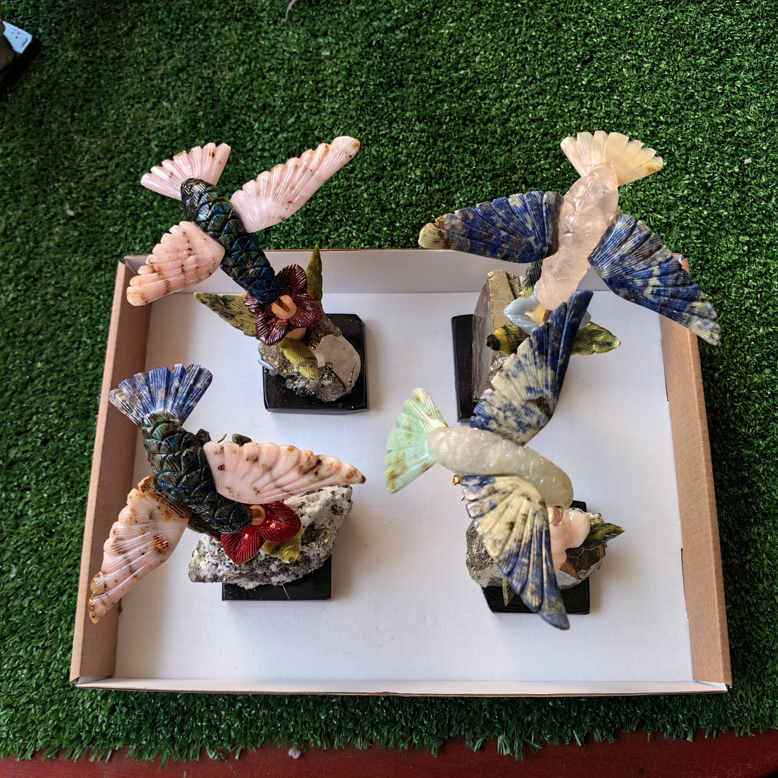 Lot 4 pcs hummingbird mixted stones