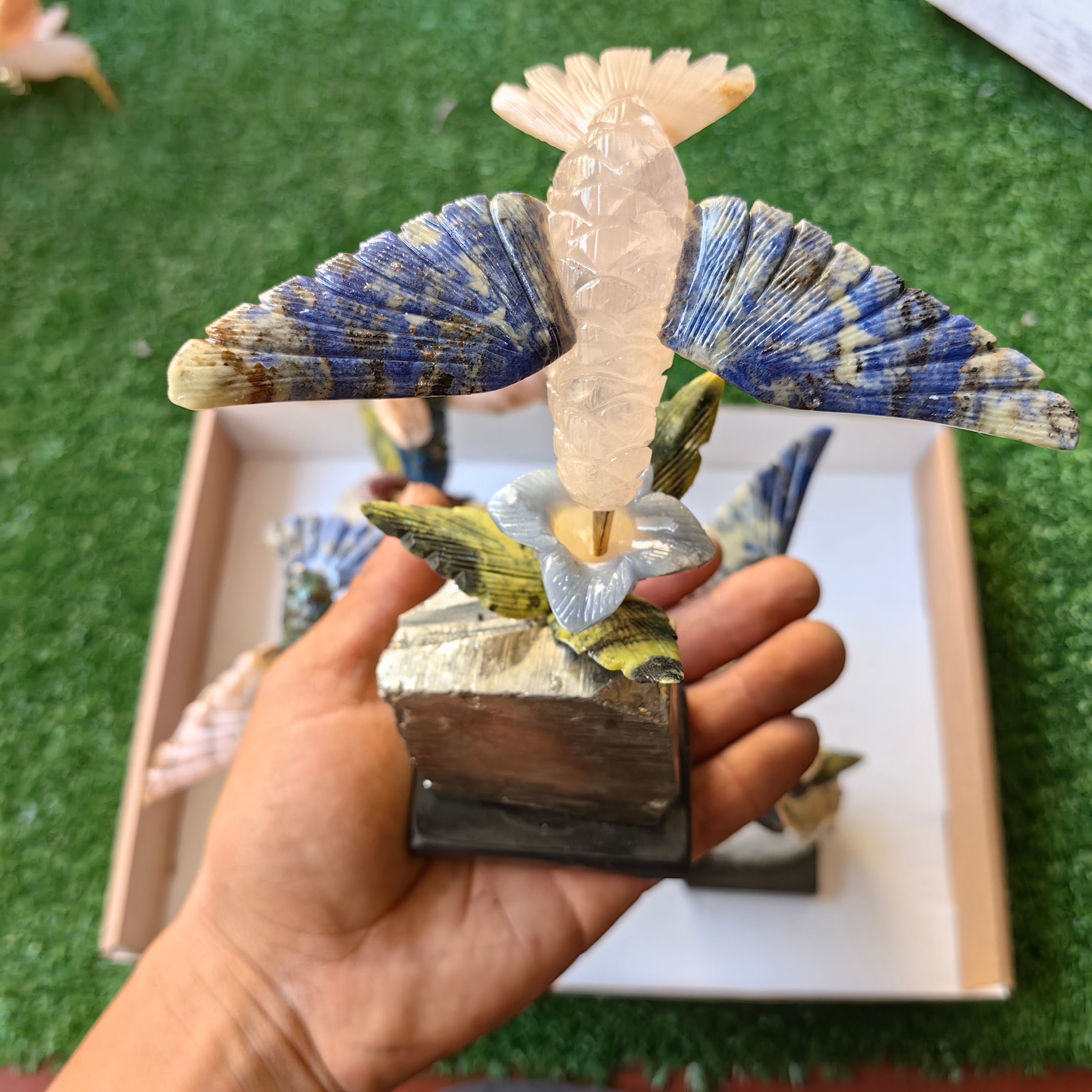 Lot 4 pcs hummingbird mixted stones