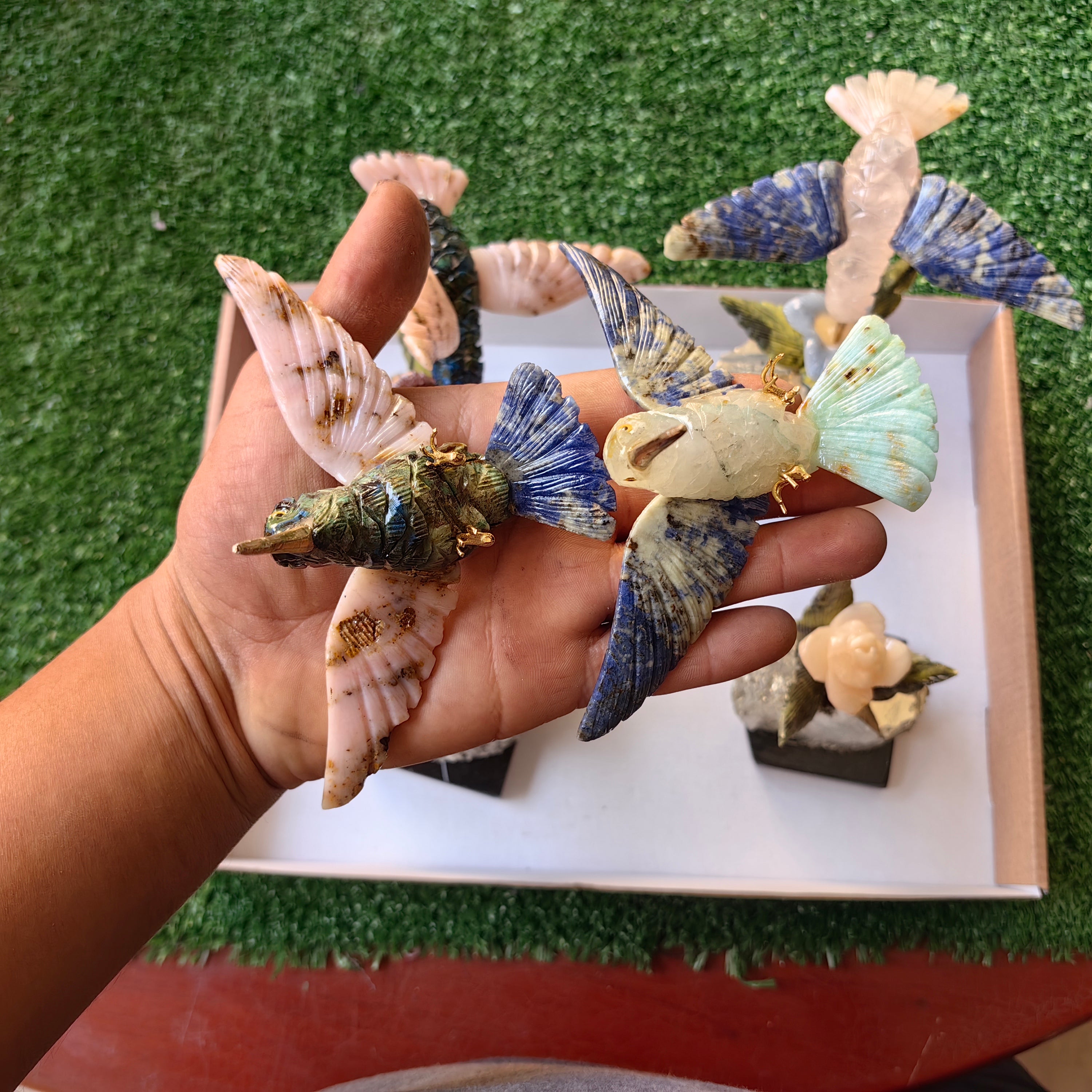 Lot 4 pcs hummingbird mixted stones