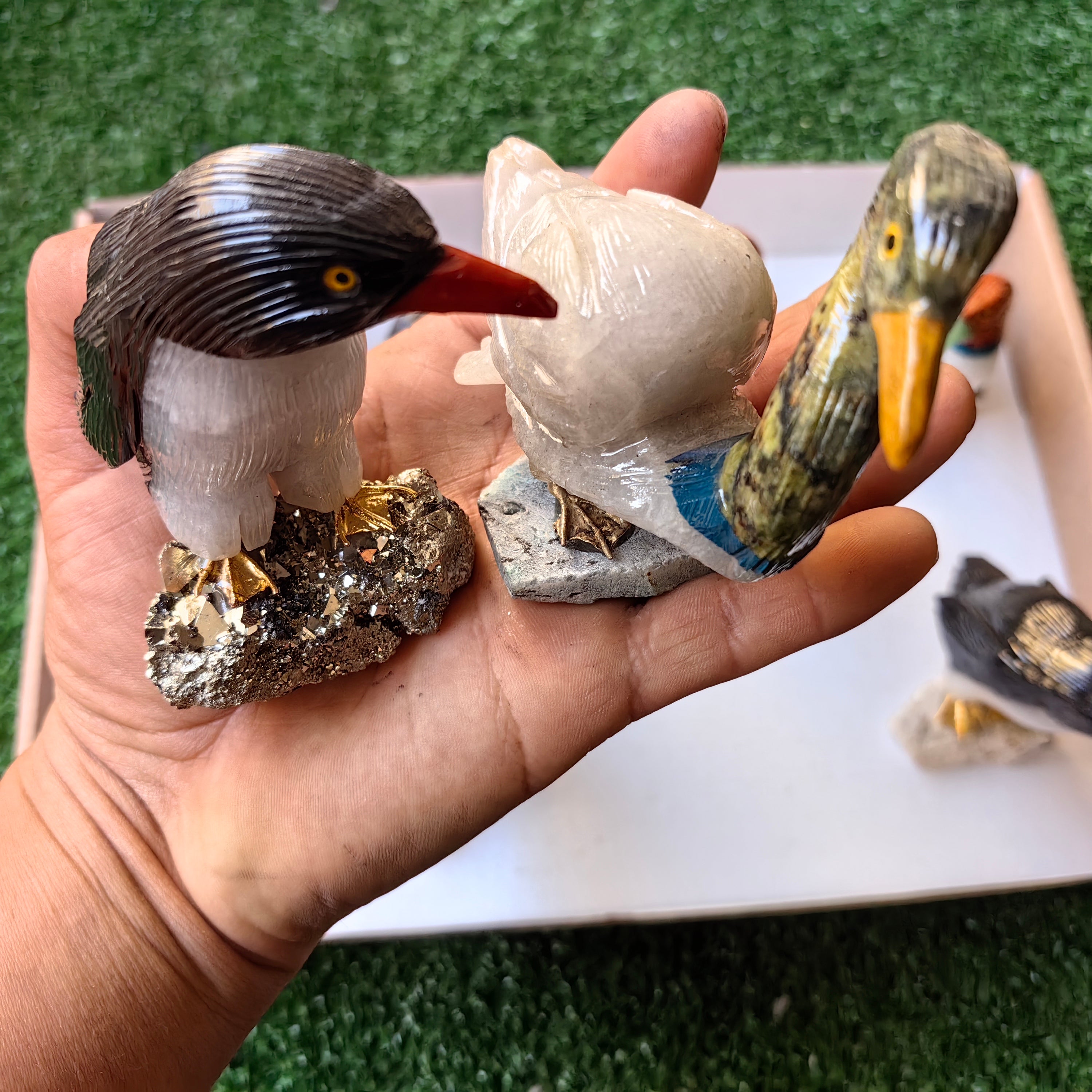 Lot 8 pcs Bird mixted stones