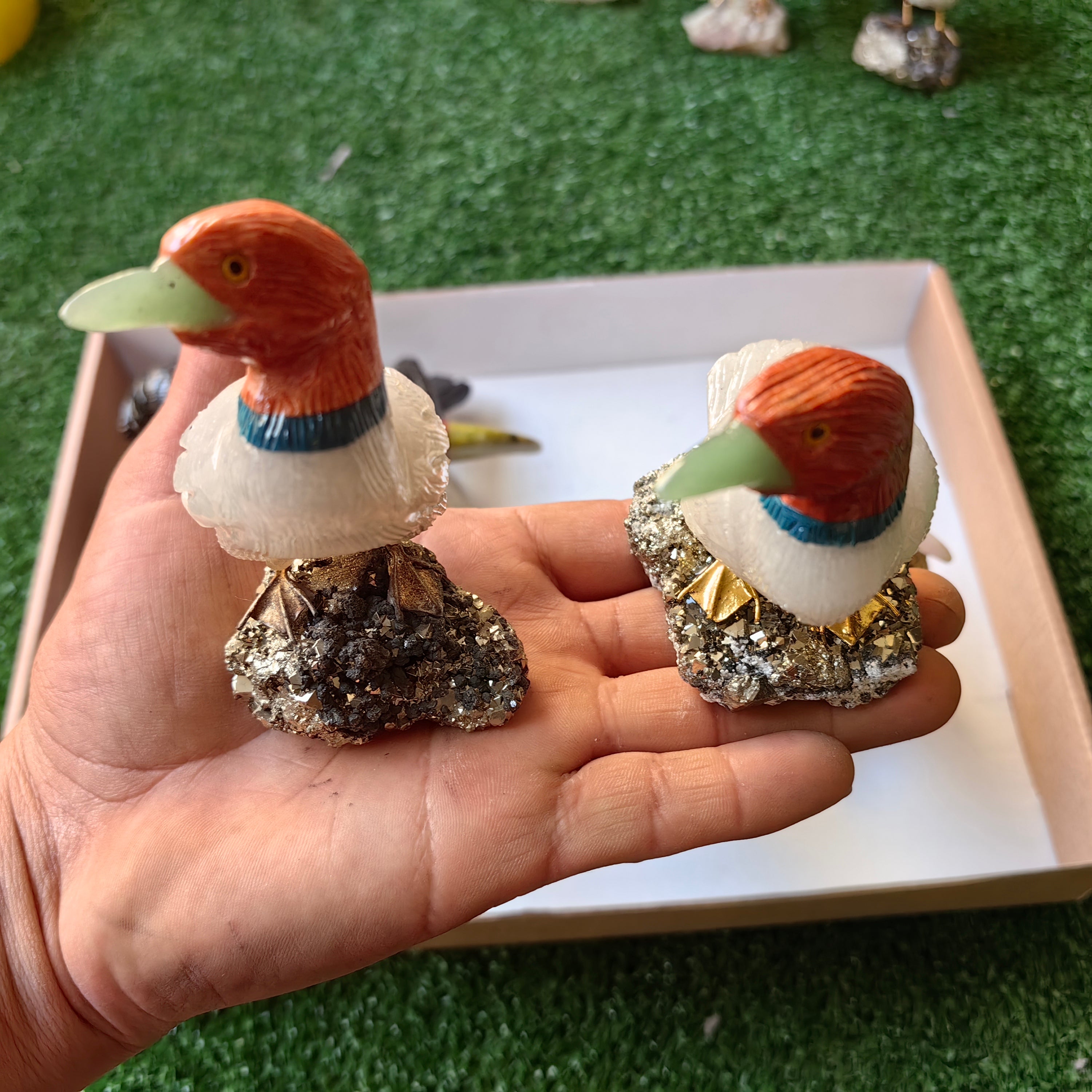 Lot 8 pcs Bird mixted stones