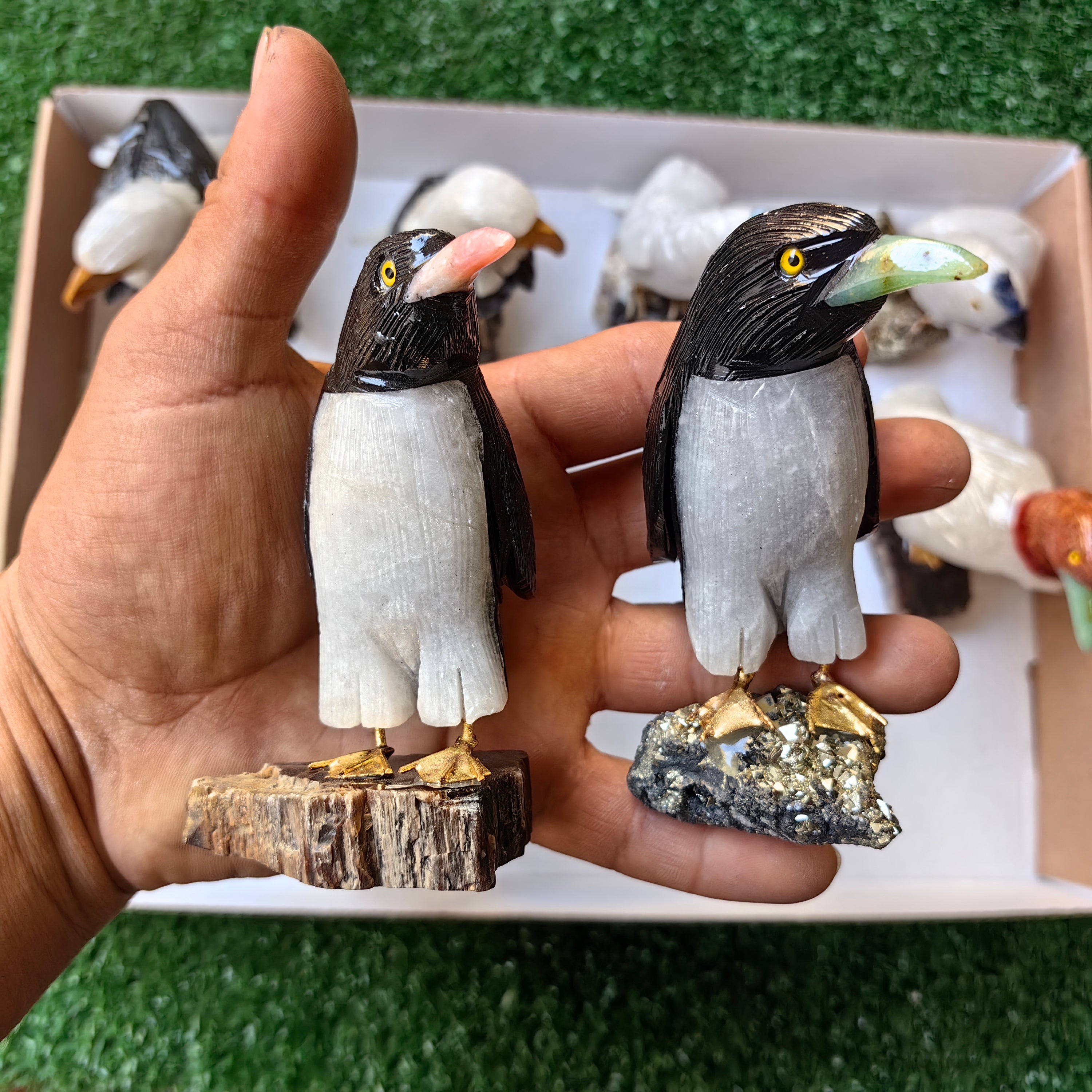 Lot 8 pcs Bird mixted stones