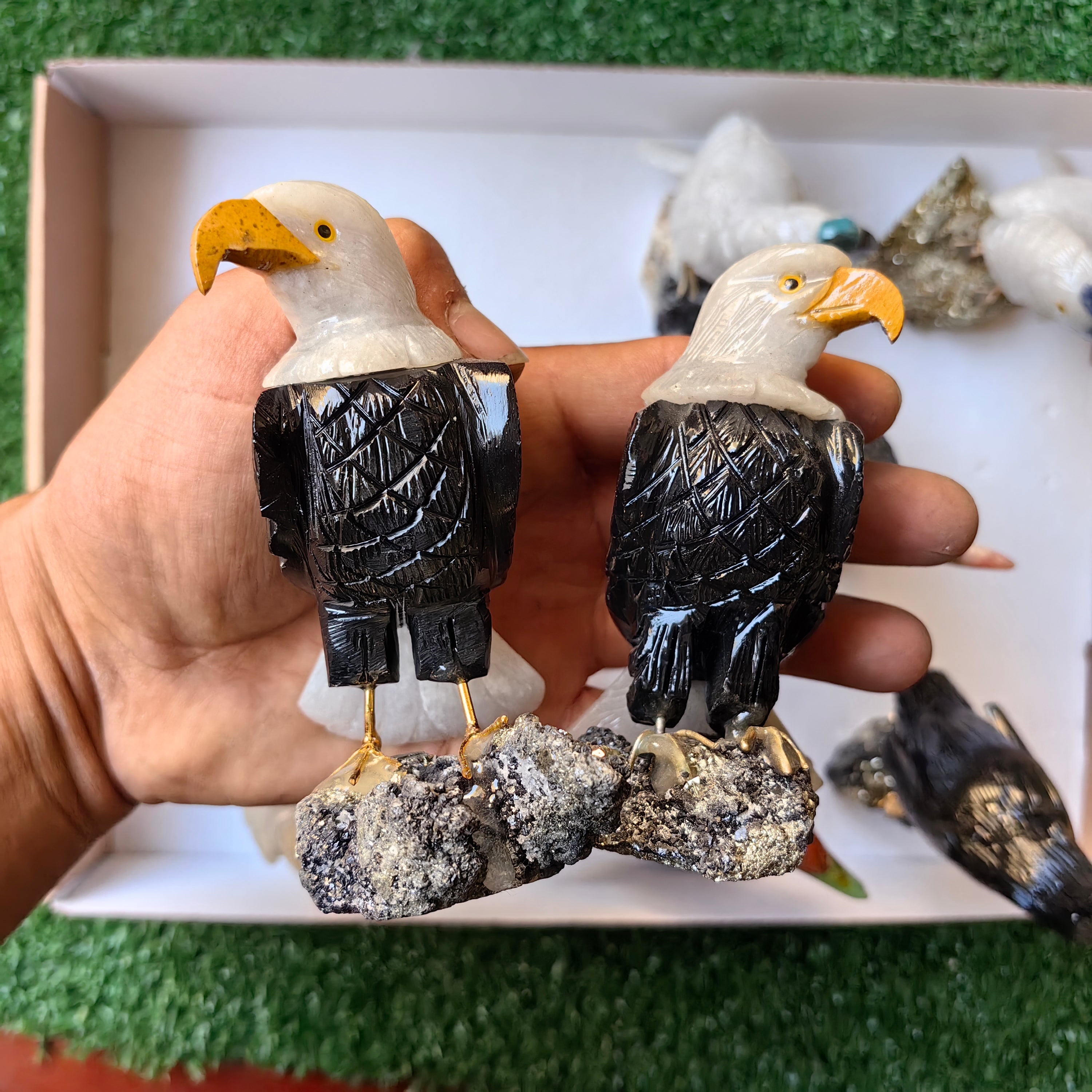 Lot 8 pcs Bird mixted stones