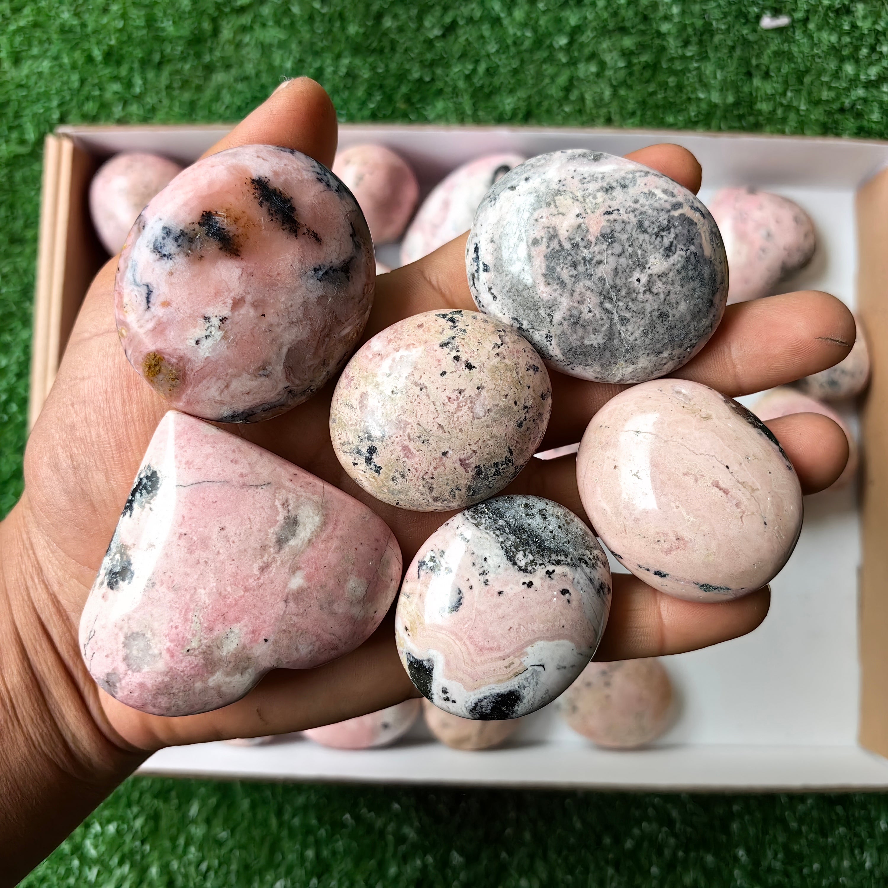 Lot 30 pcs Rhodonite palm, heart and eggs