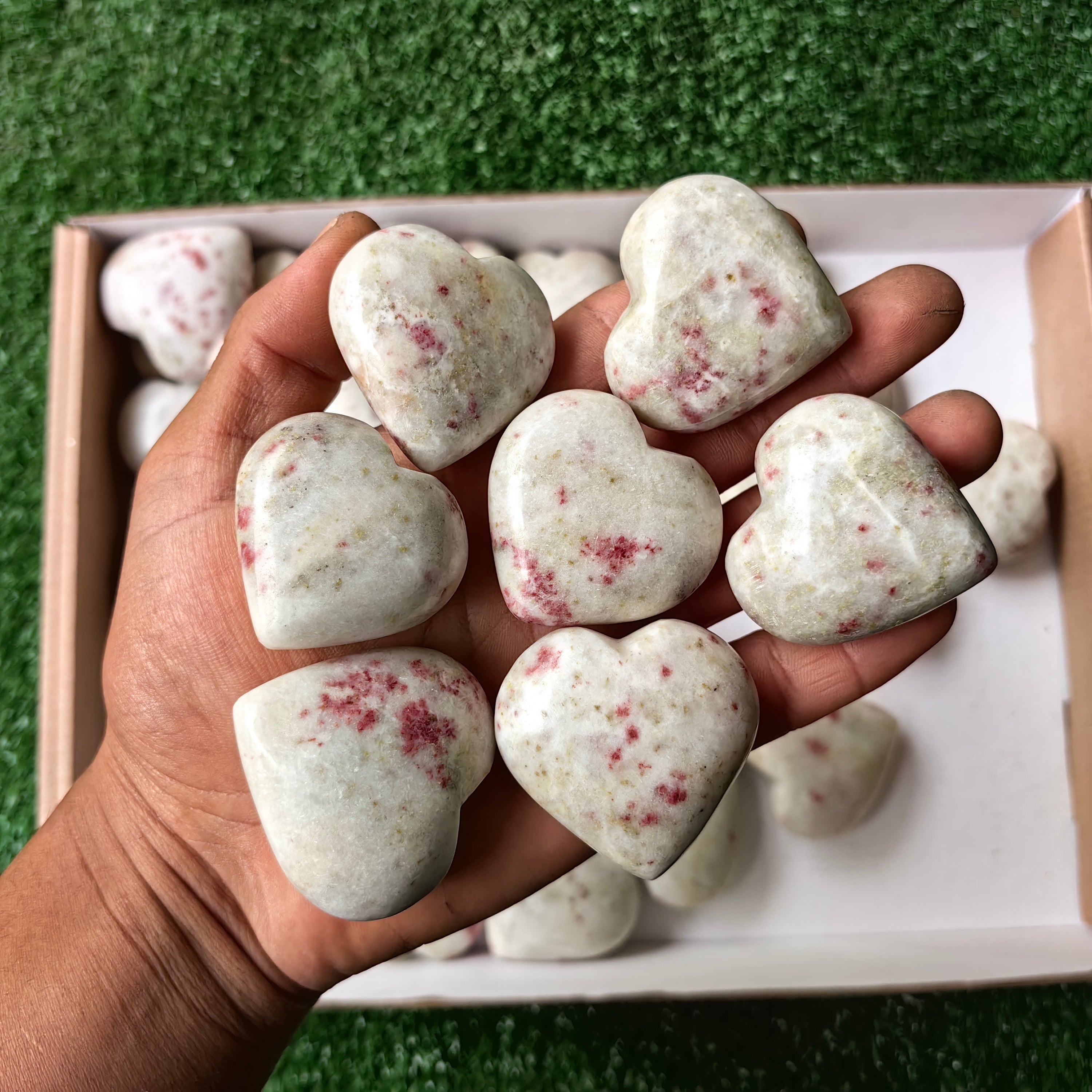 Lot 41 pcs Cinabrite Heart