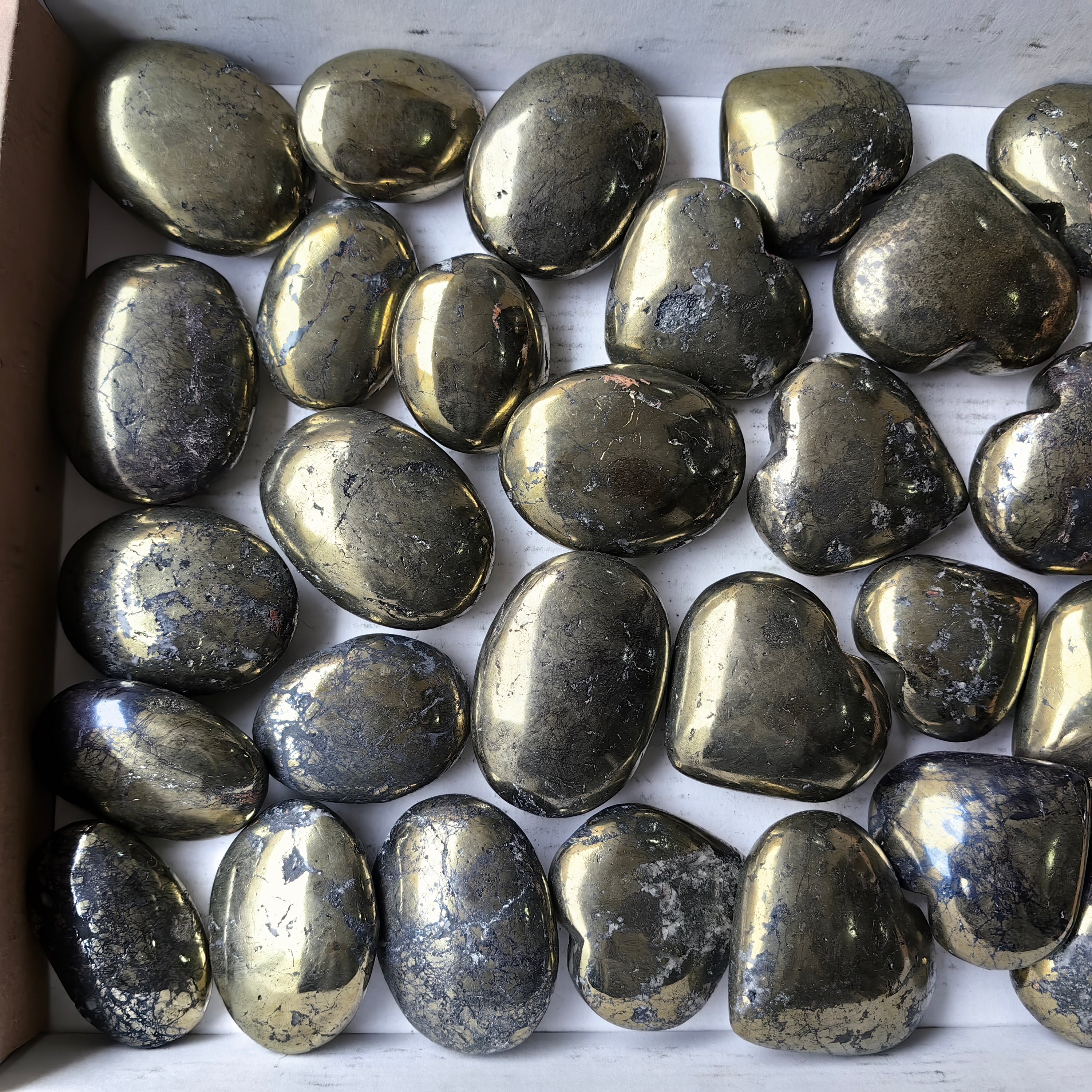 Lot 32 pcs Covellite on Chalcopyrite Palm and Heart