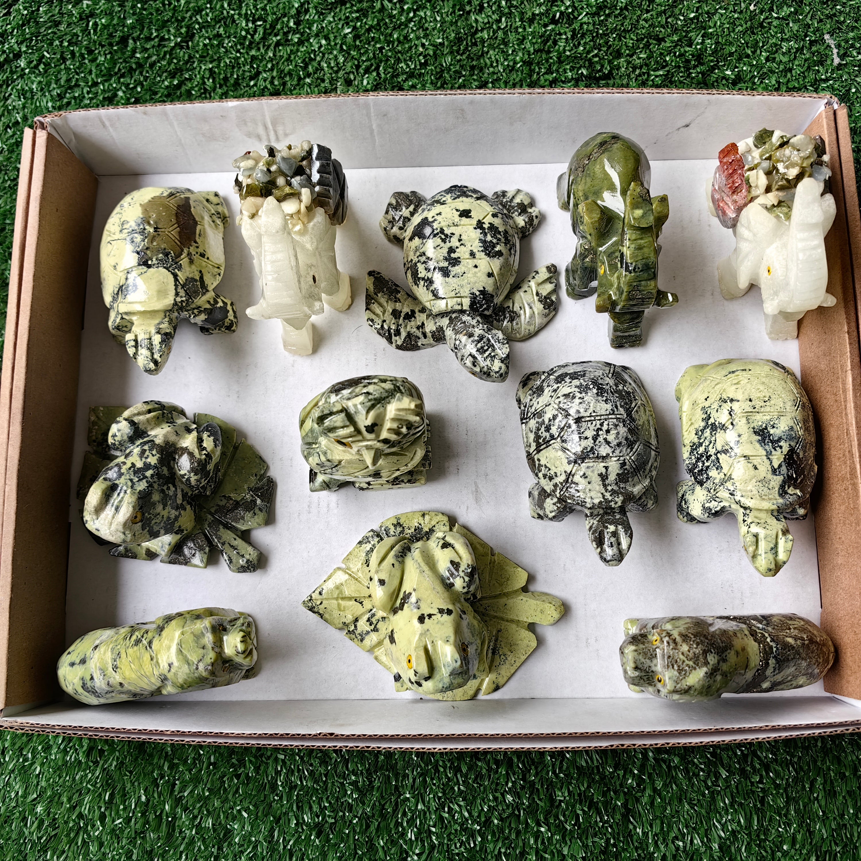 Lot 12 pcs Serpentine Animals