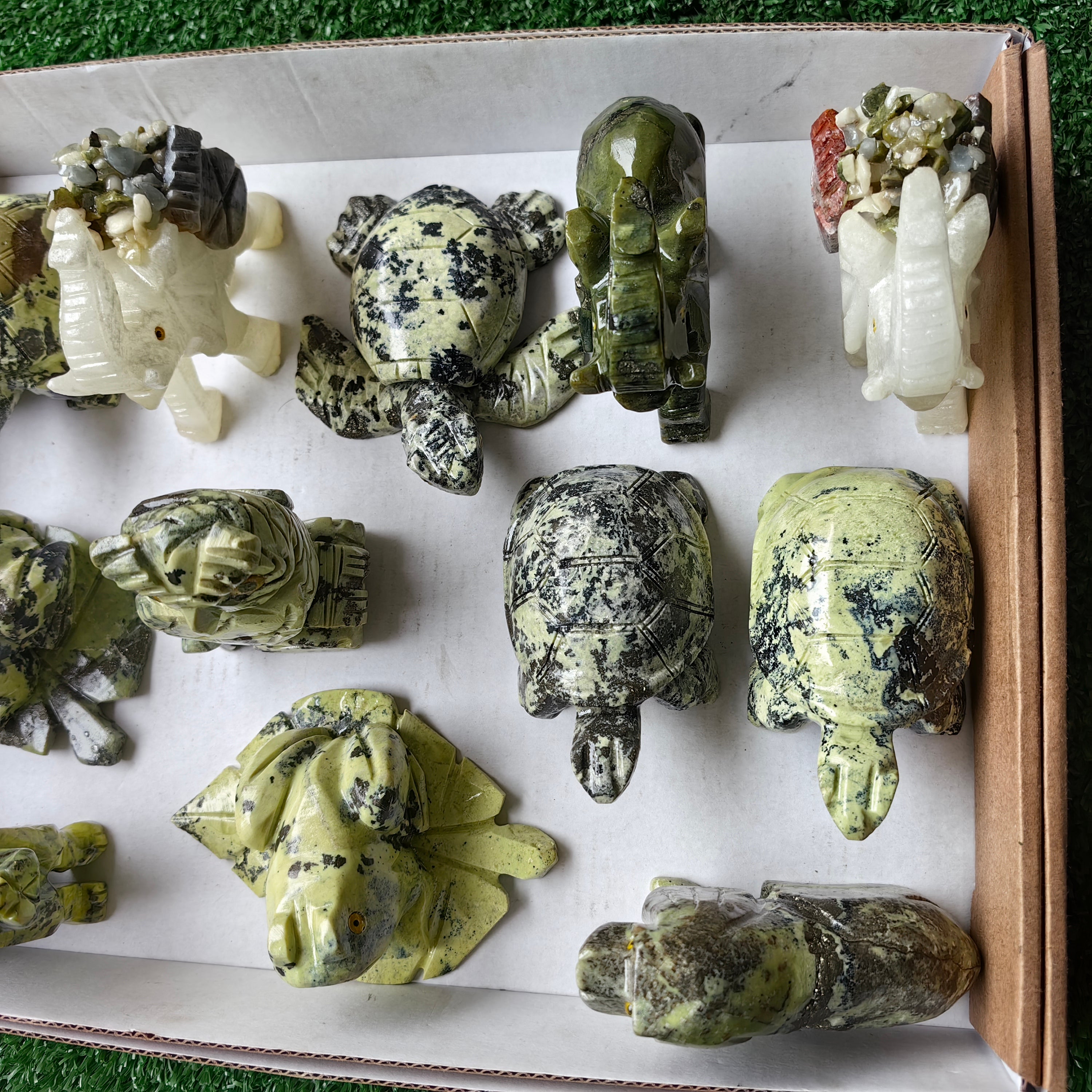 Lot 12 pcs Serpentine Animals