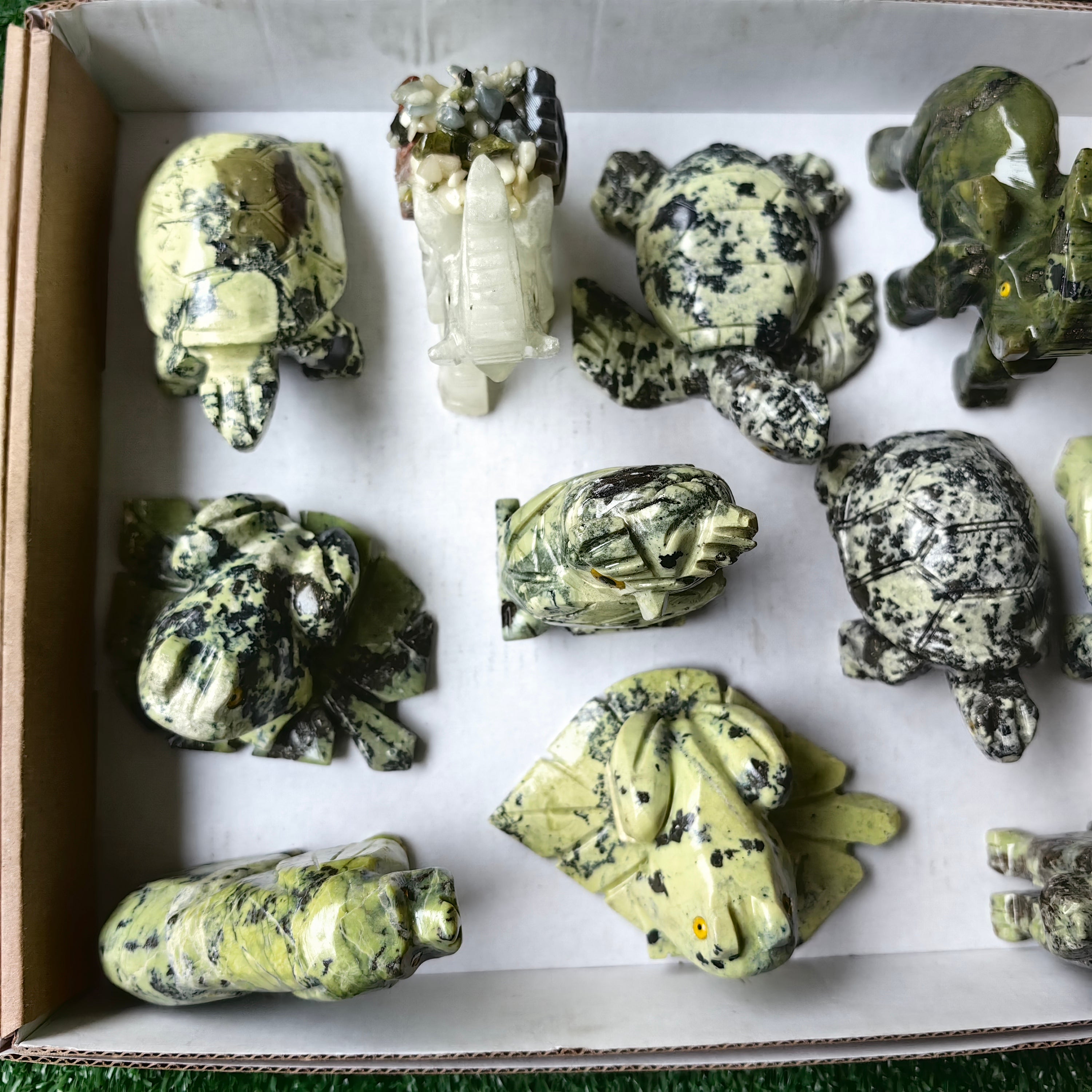 Lot 12 pcs Serpentine Animals