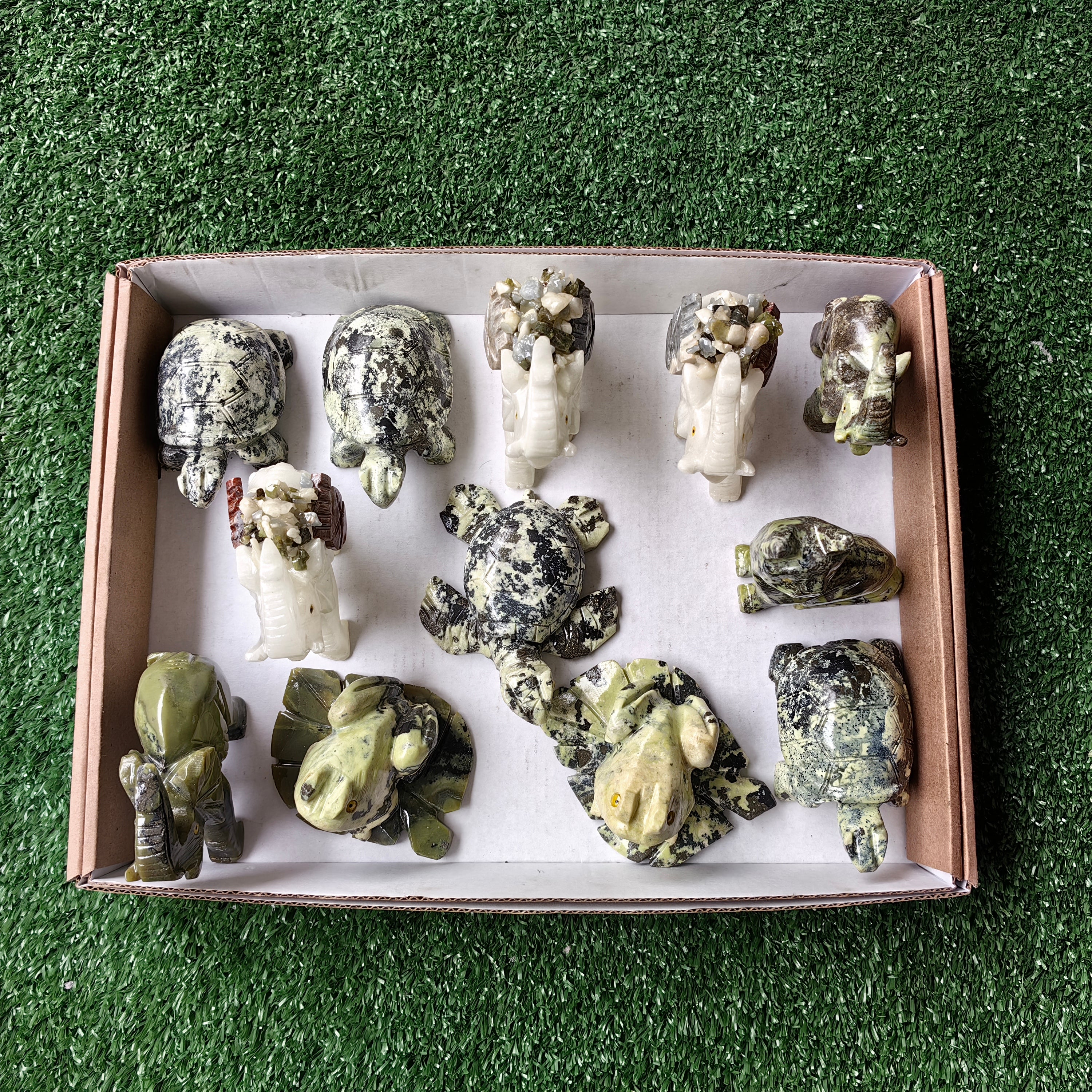 Lot 12 pcs Serpentine Animals