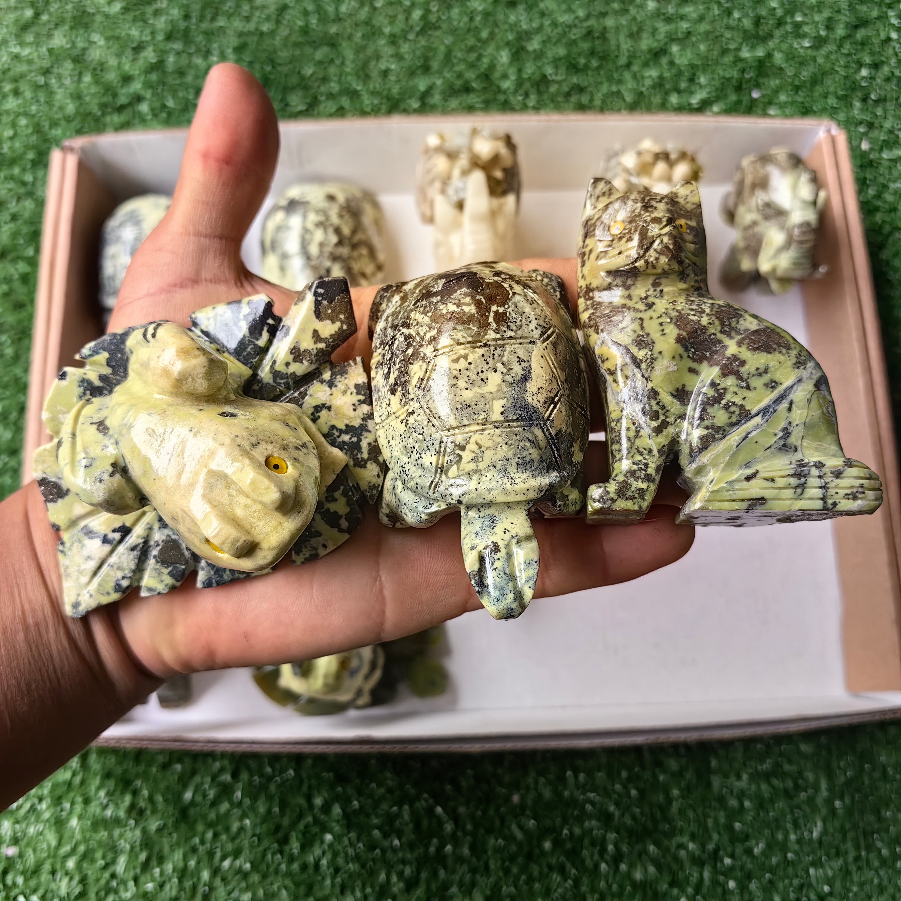 Lot 12 pcs Serpentine Animals