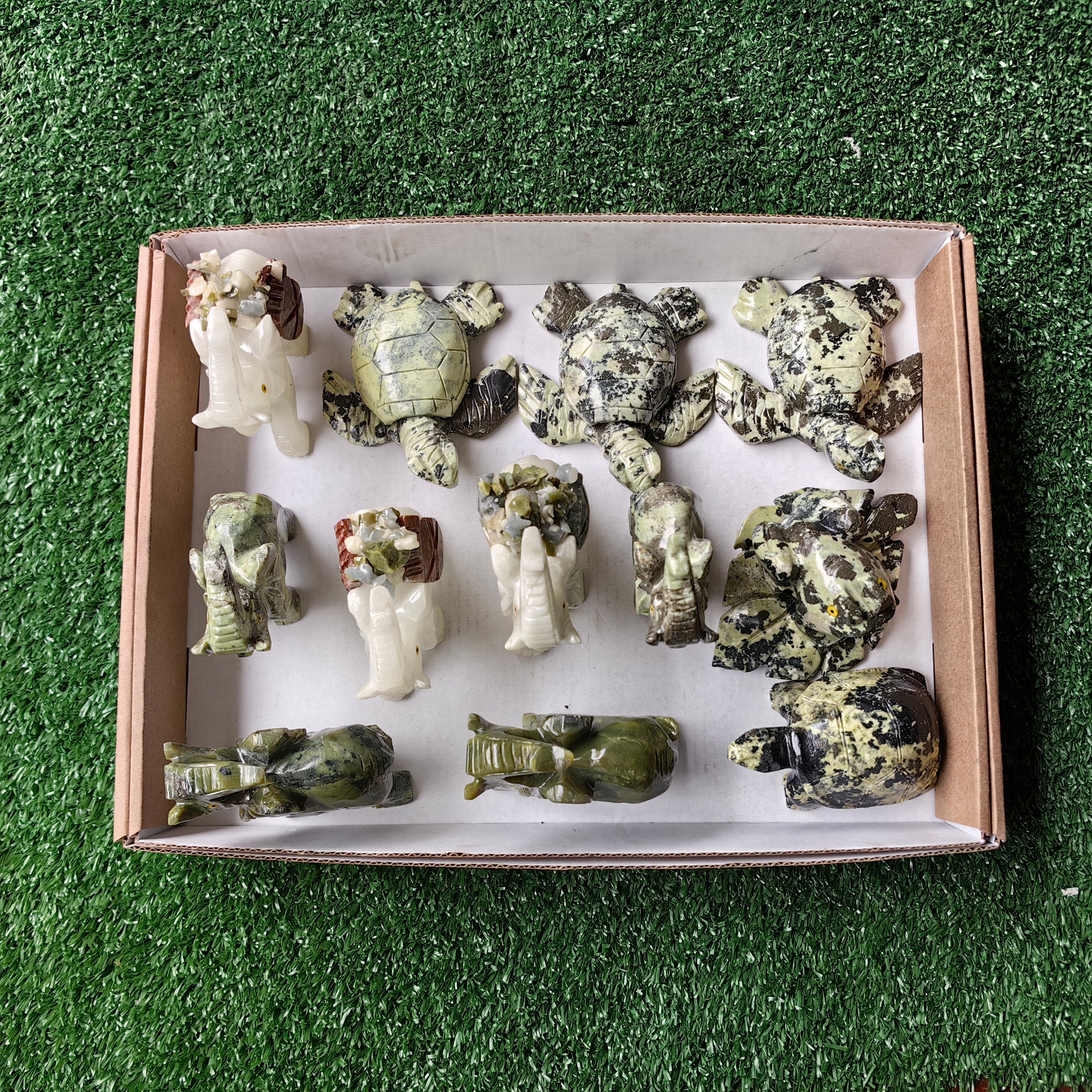Lot 12 pcs Serpentine Animals