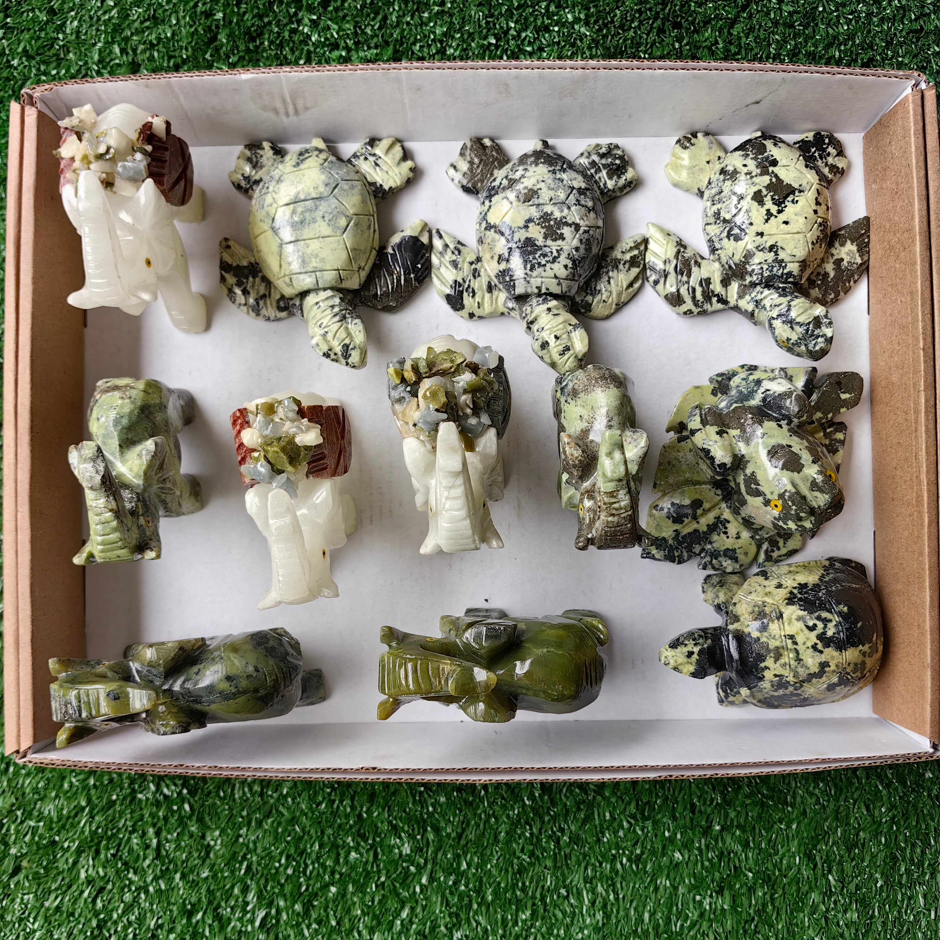Lot 12 pcs Serpentine Animals