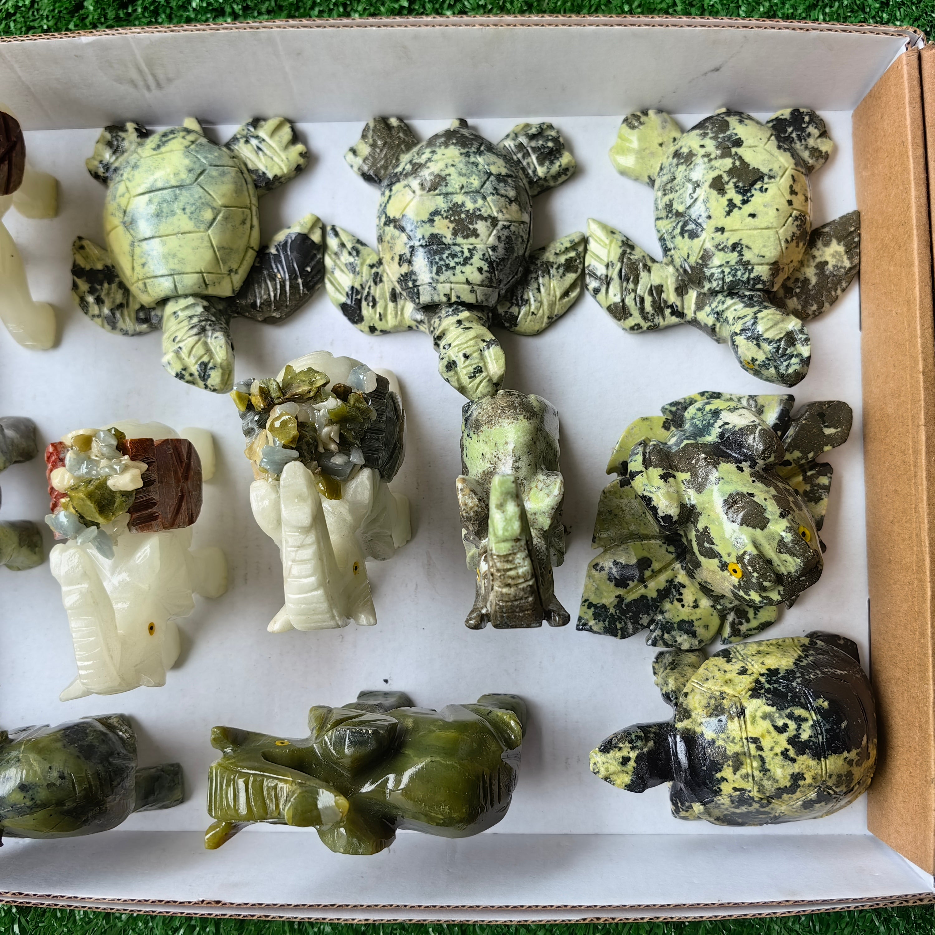 Lot 12 pcs Serpentine Animals