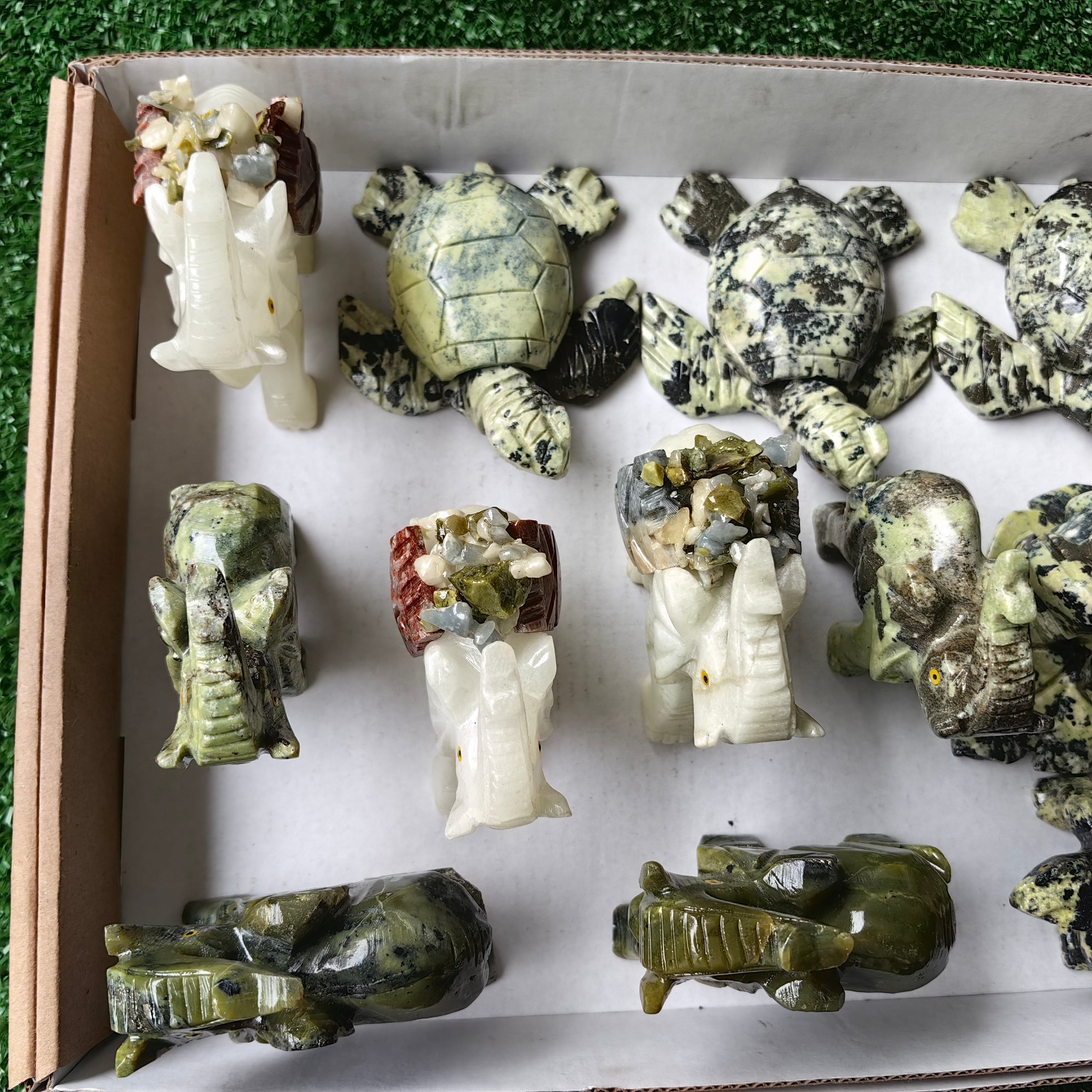 Lot 12 pcs Serpentine Animals