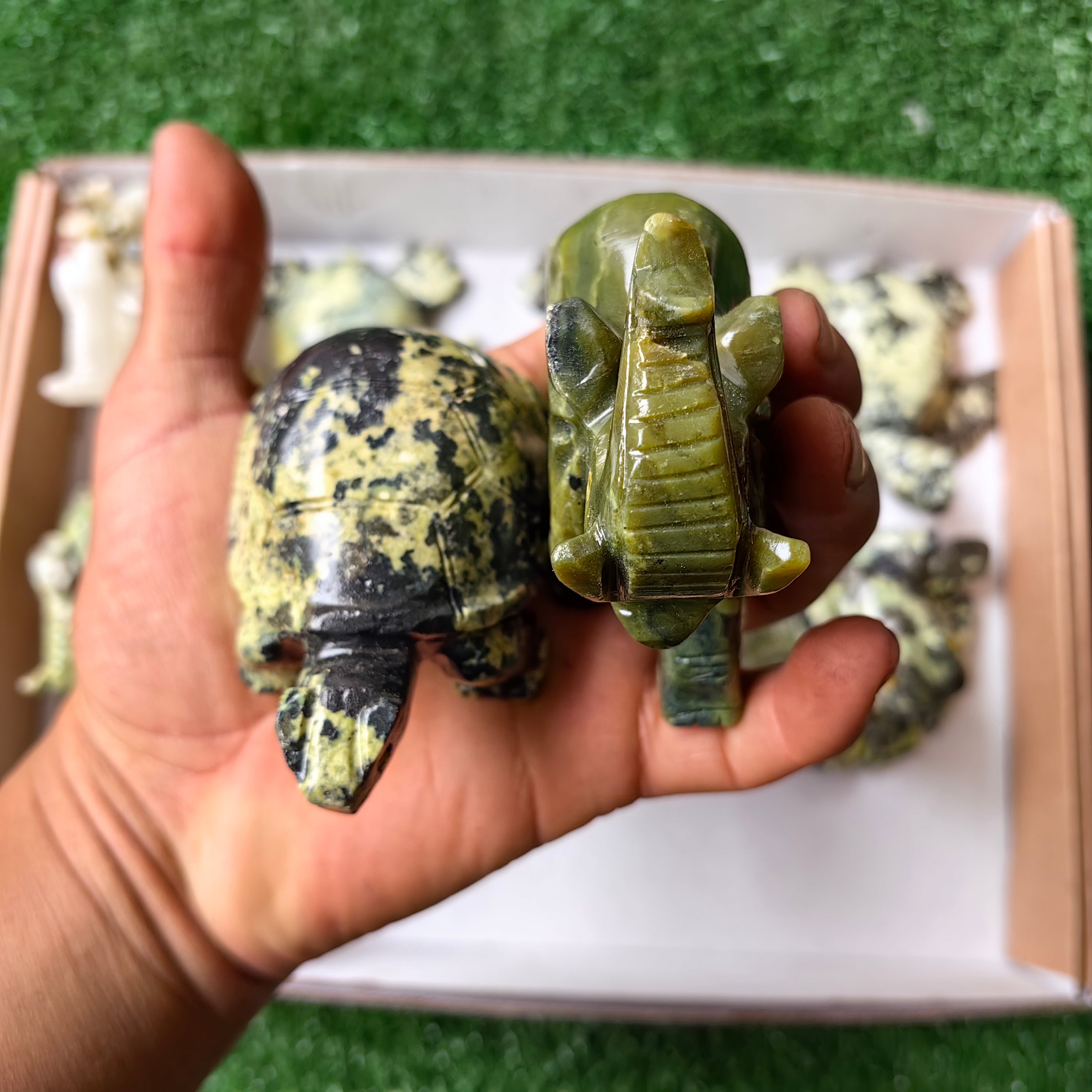 Lot 12 pcs Serpentine Animals