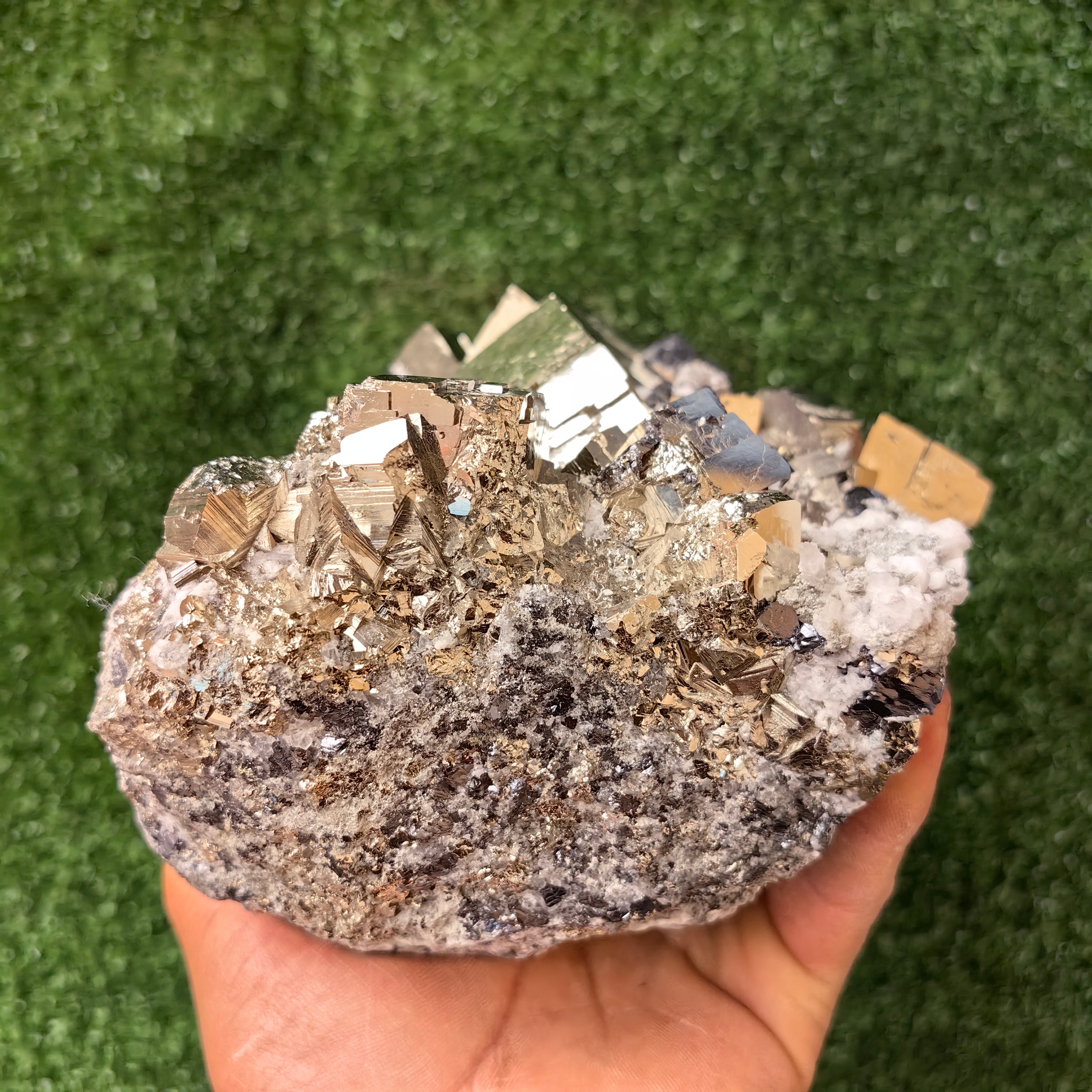 1 pc Pyrite Cubic with Sphalerite