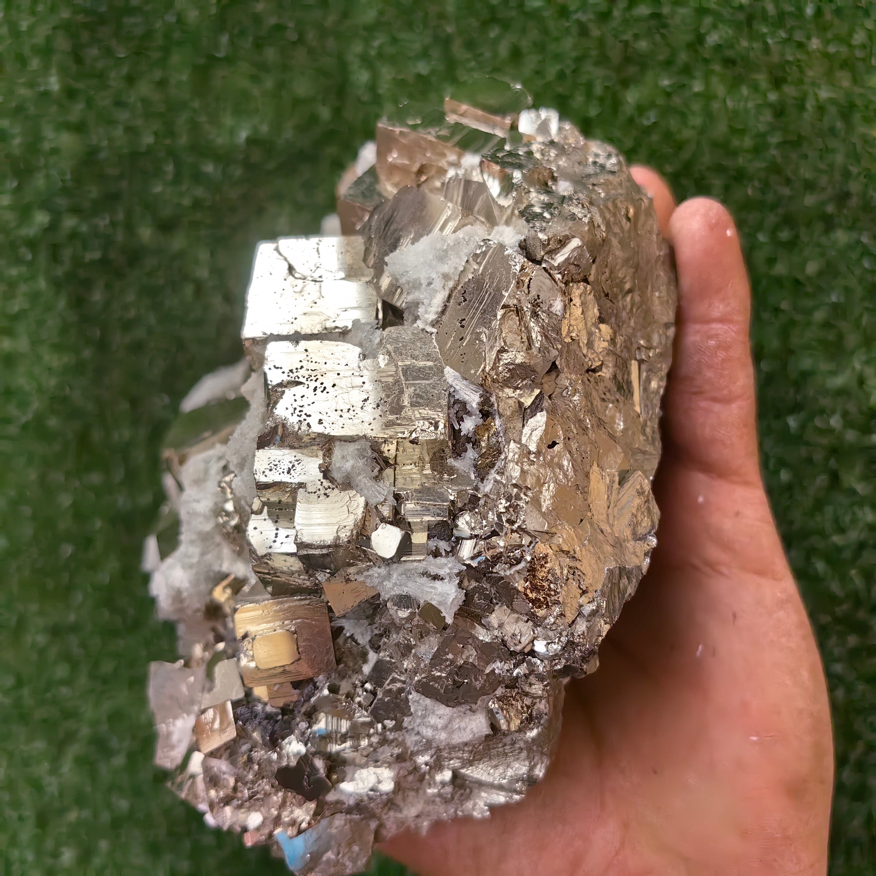 1 pc Pyrite Cubic with Quartz