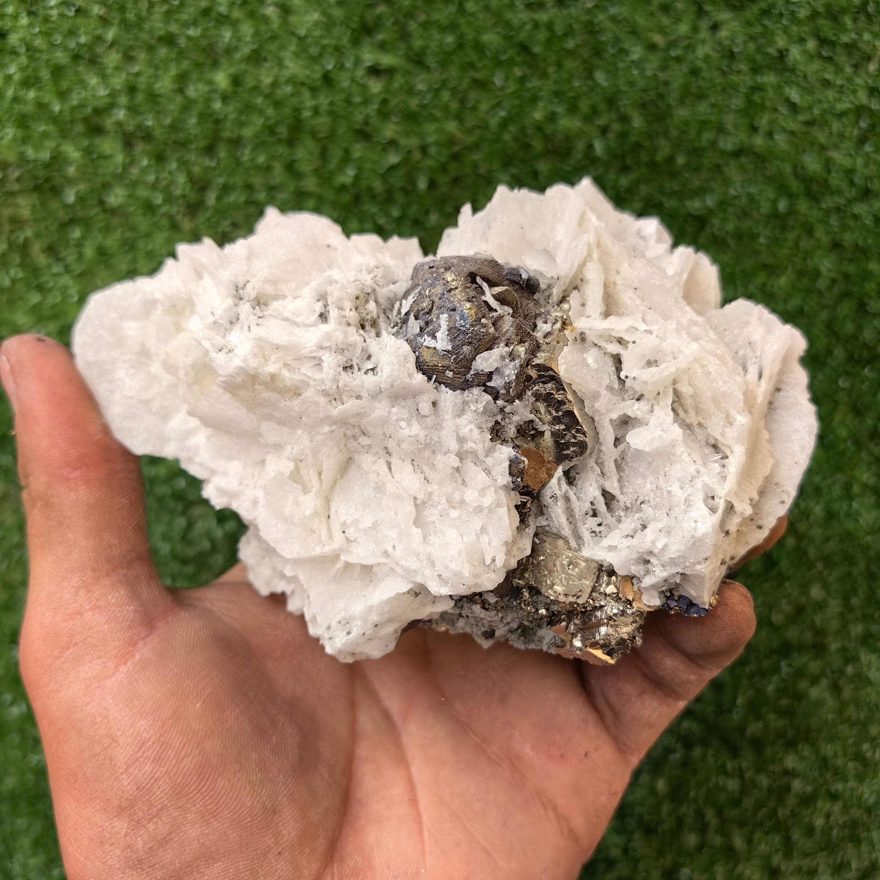 1 pc Pyrite Cubic with Quartz