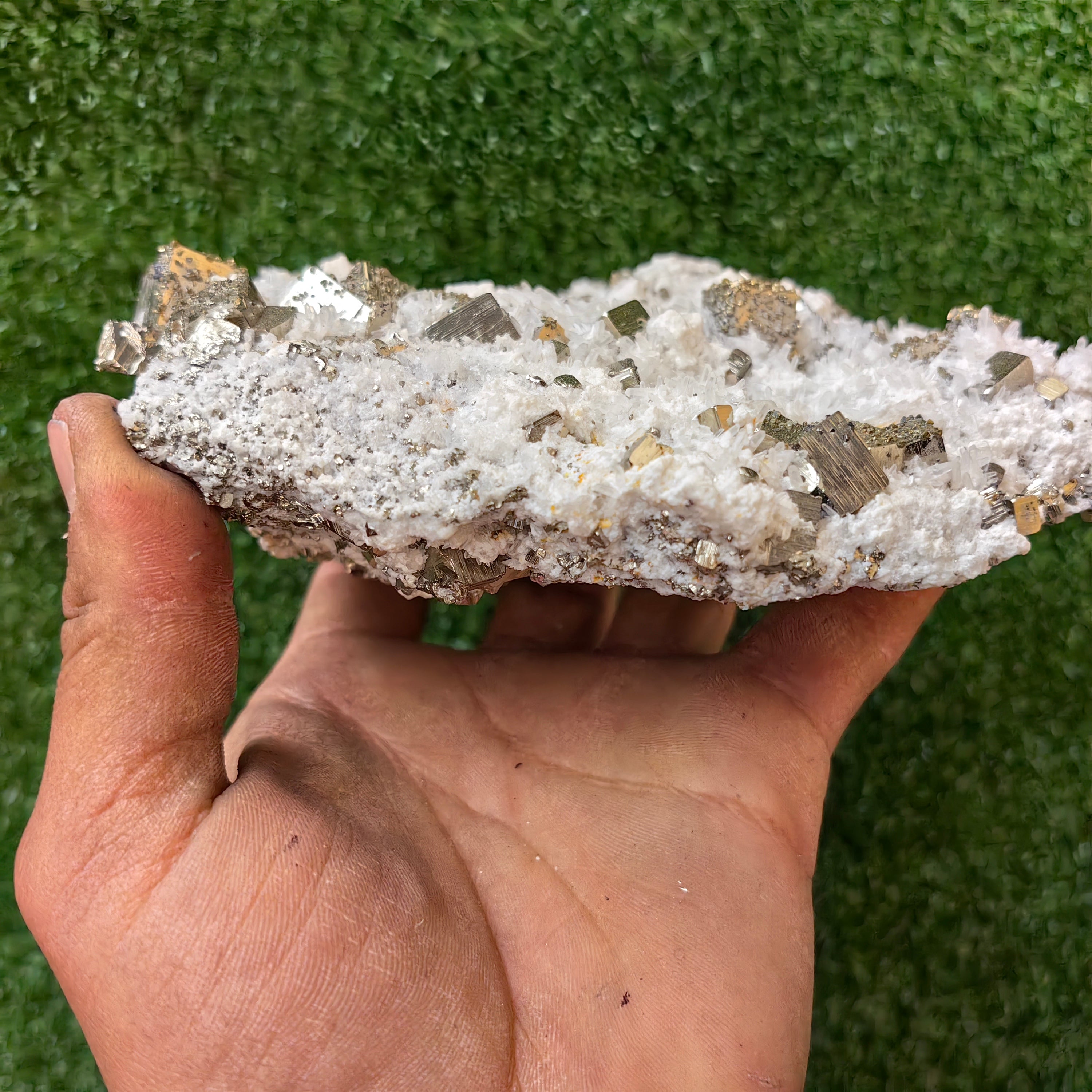 1 pcs Pyrite Cubic with Quartz