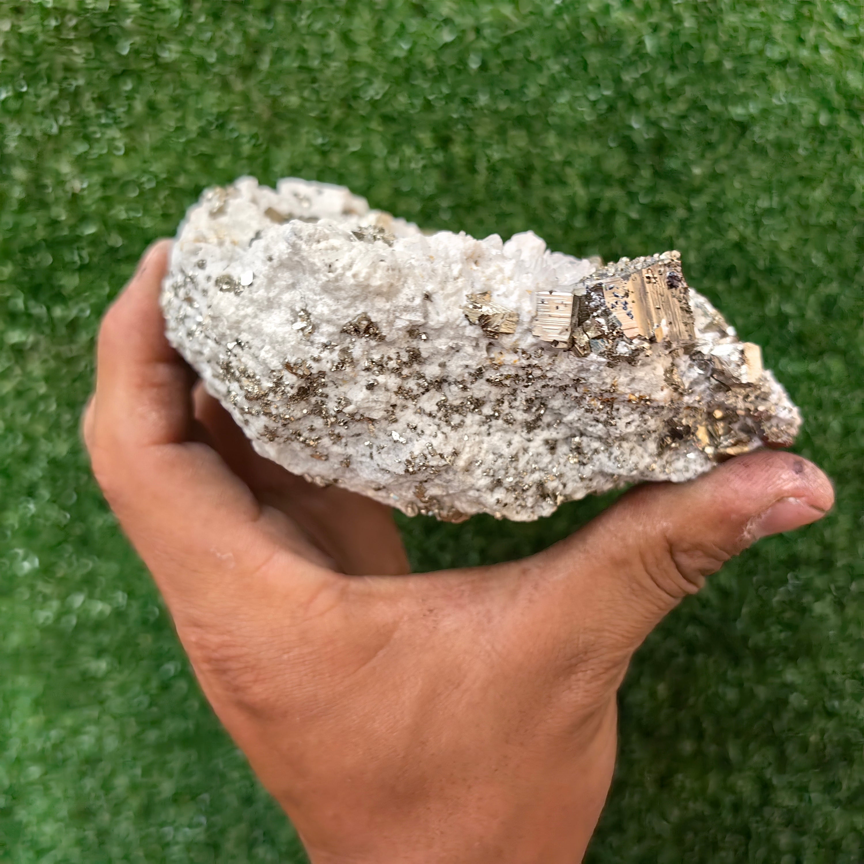 1 pcs Pyrite Cubic with Quartz