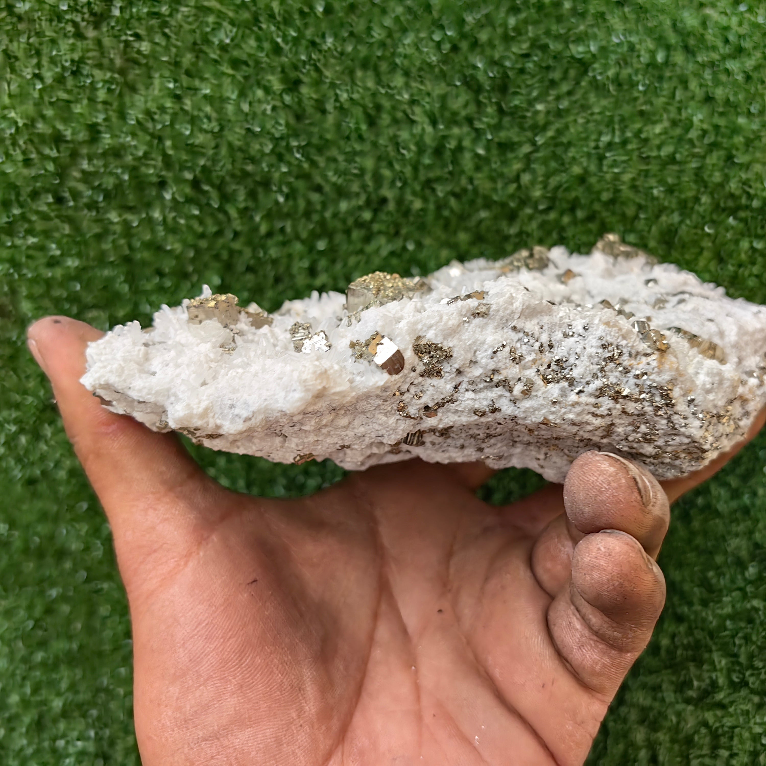 1 pcs Pyrite Cubic with Quartz