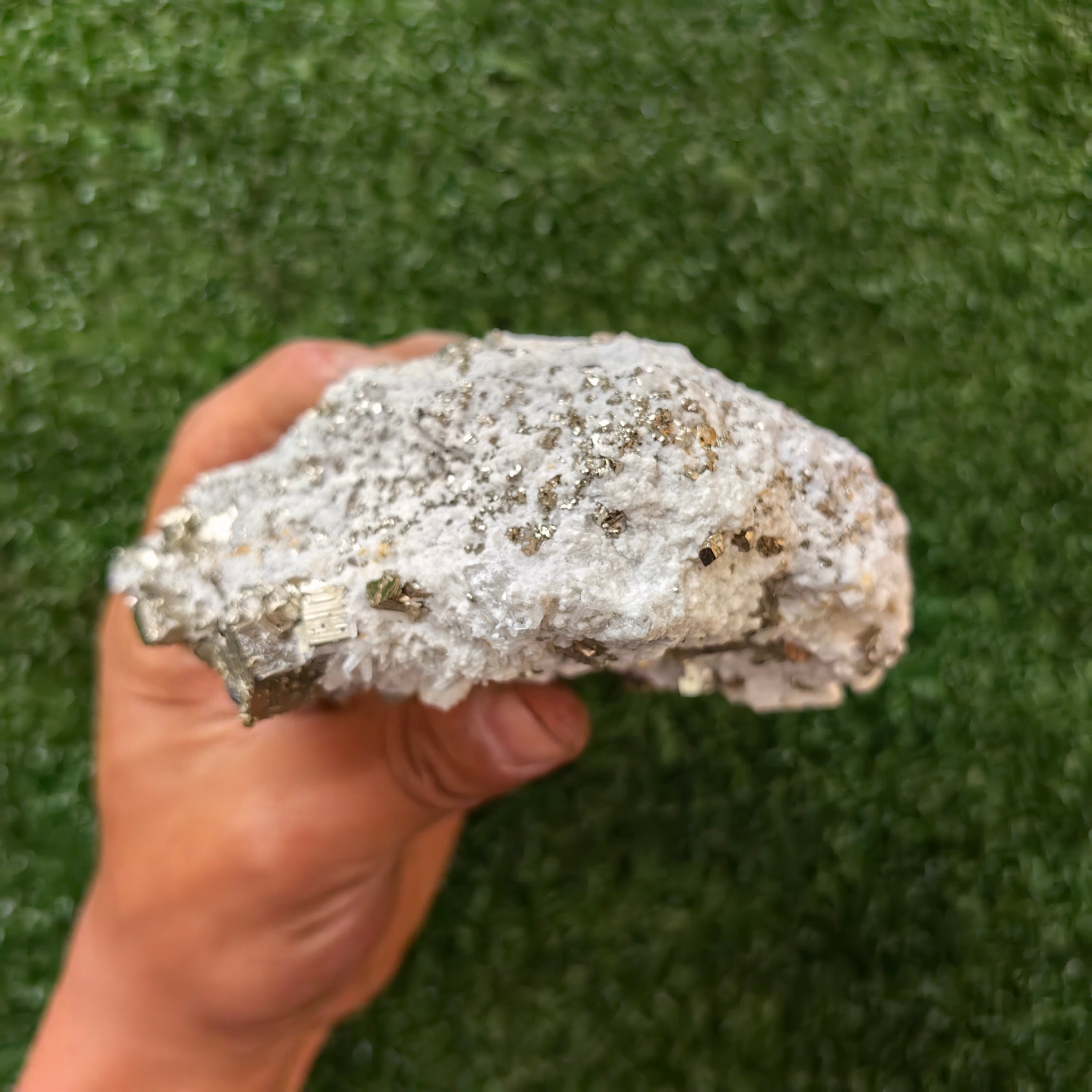 1 pcs Pyrite Cubic with Quartz