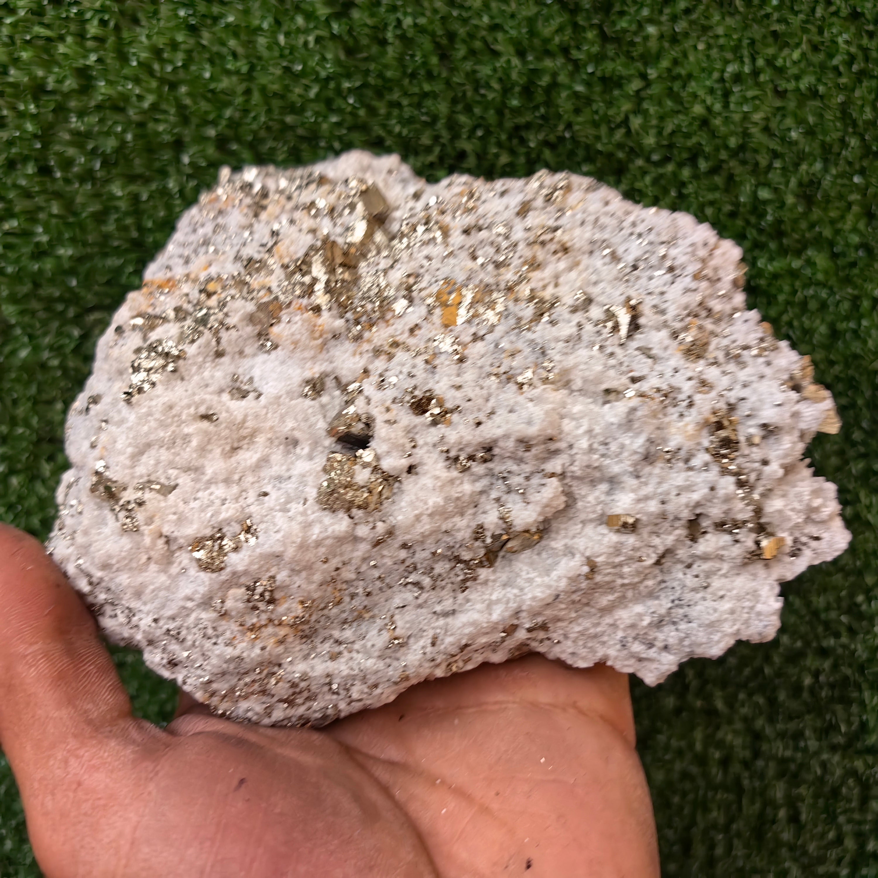 1 pcs Pyrite Cubic with Quartz