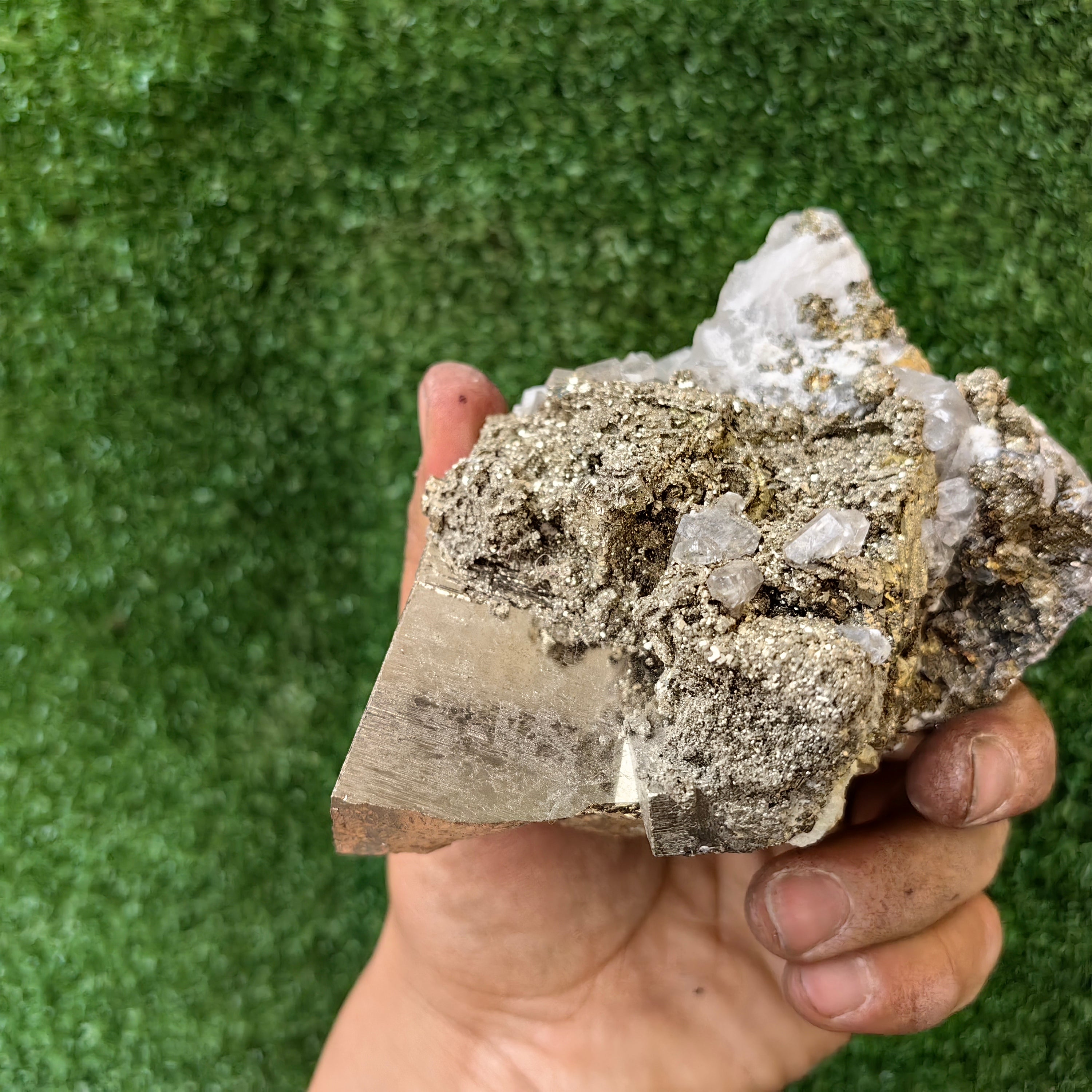 1 pcs Pyrite Cubic with Calcite