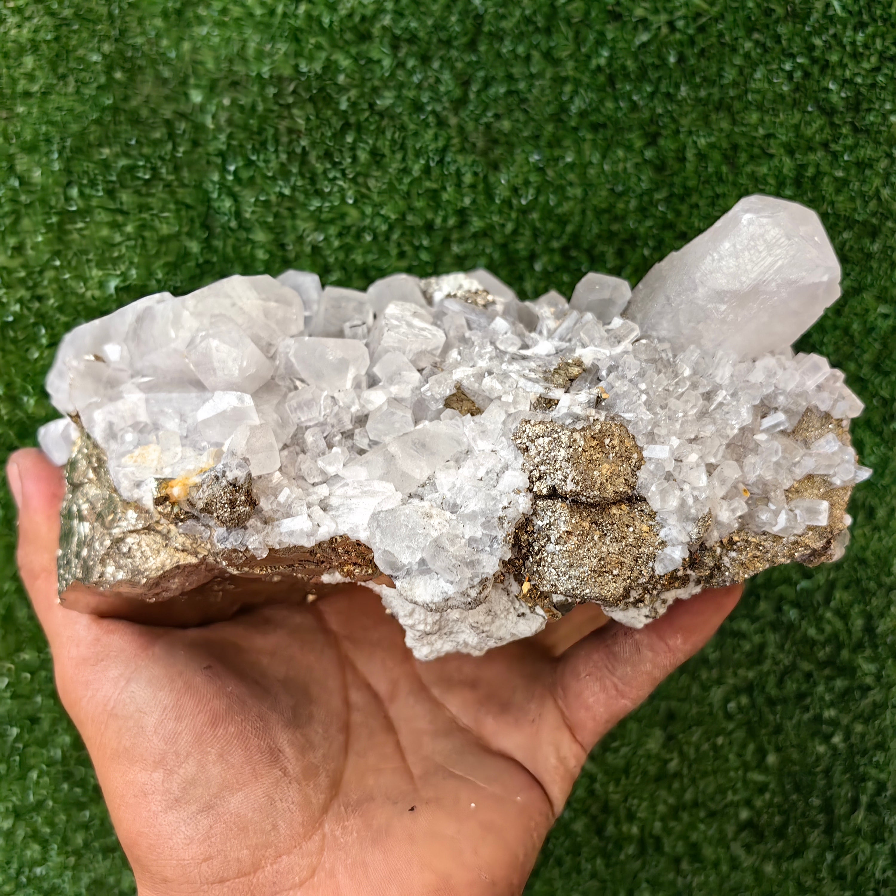 1 pcs Pyrite Cubic with Calcite