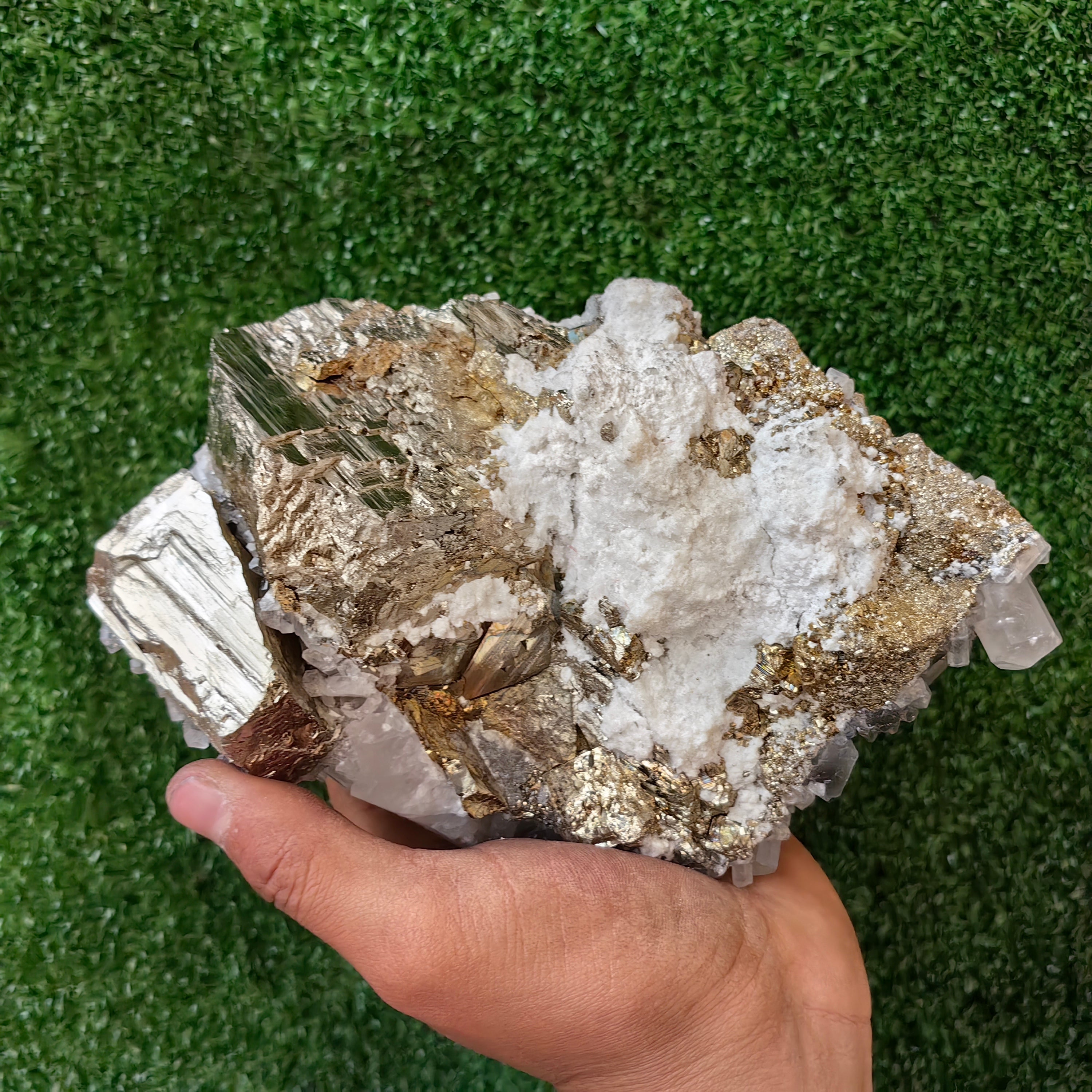 1 pcs Pyrite Cubic with Calcite