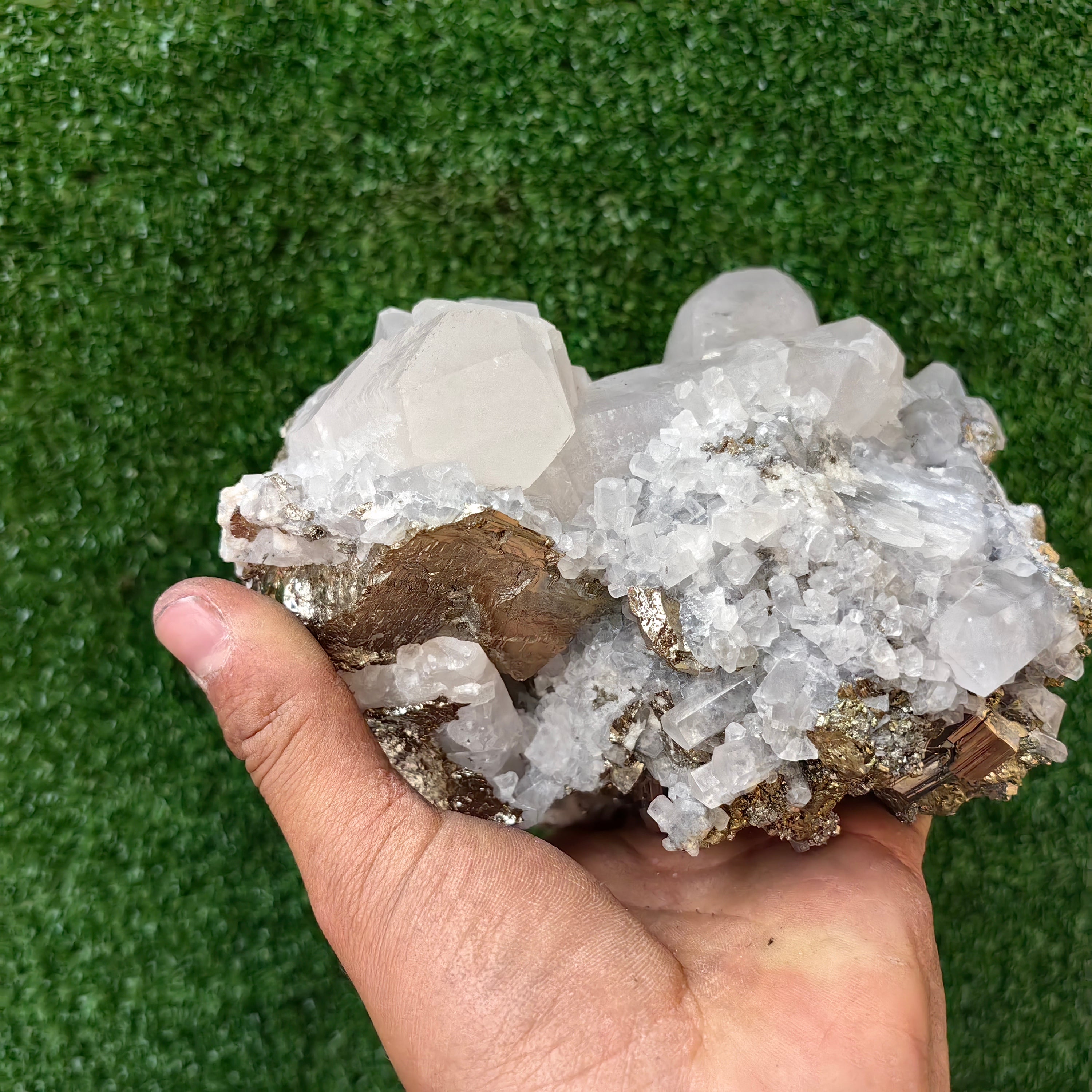 1 pcs Pyrite Cubic with Calcite