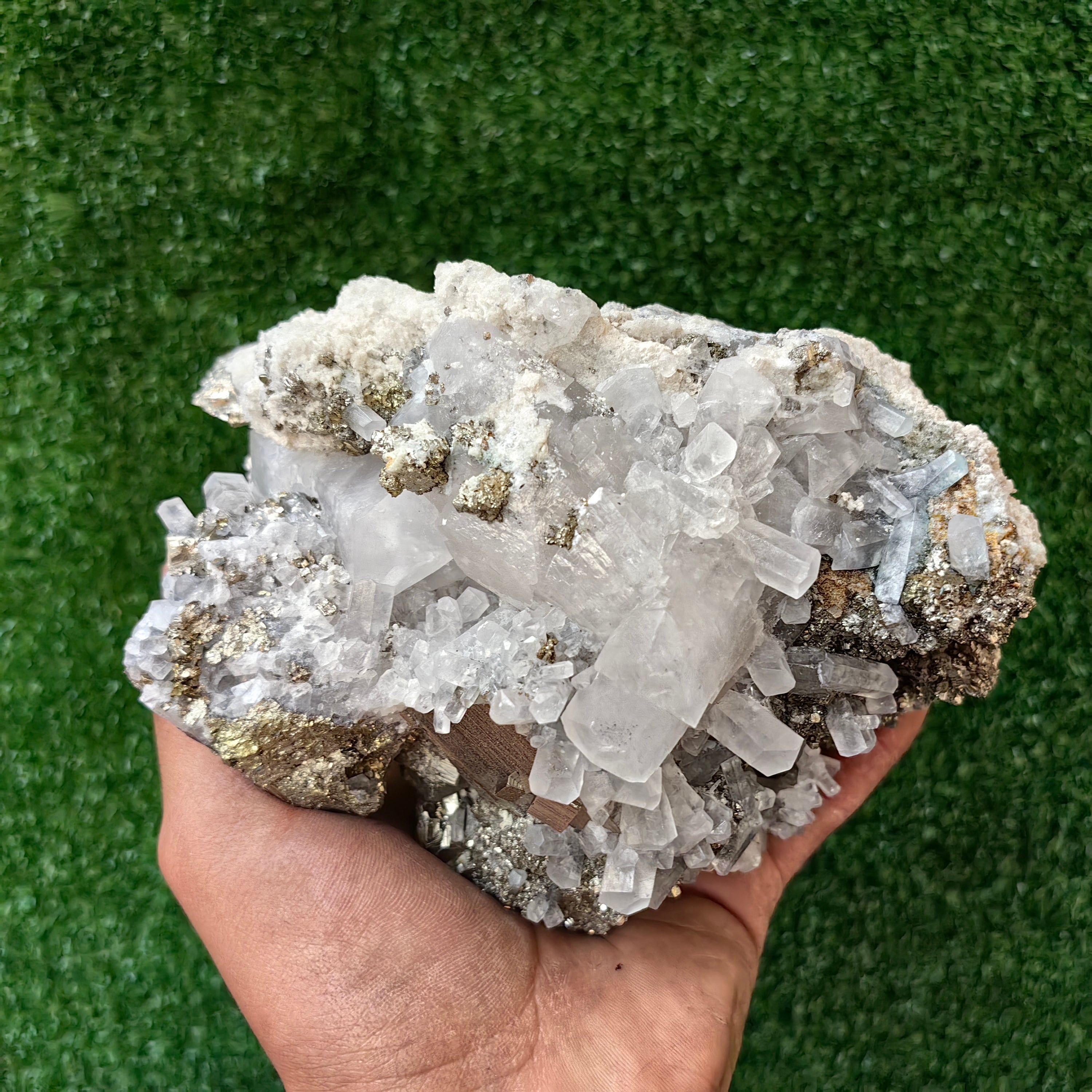 1 pcs Pyrite Cubic with Calcite