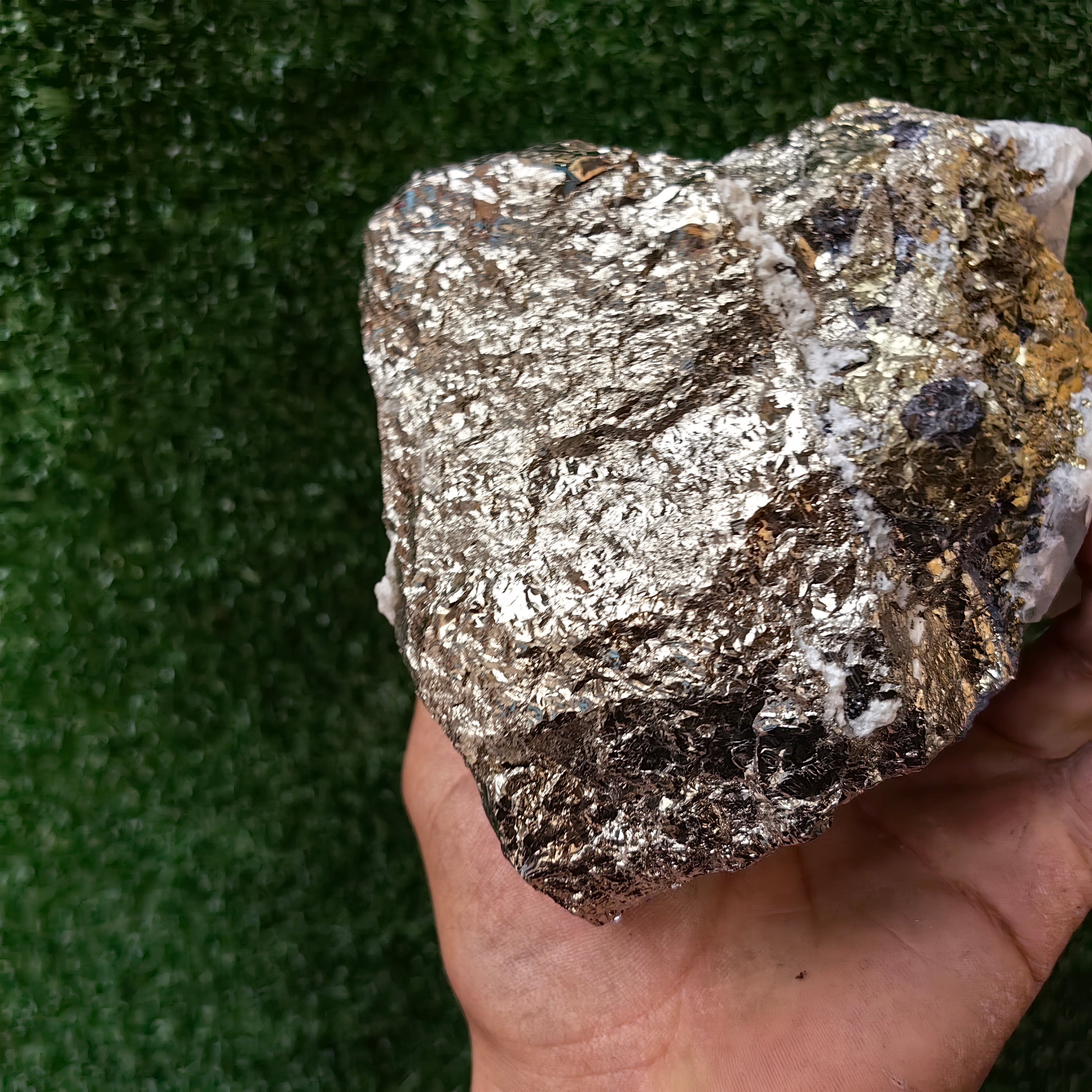 1 pcs Pyrite Cubic with Calcite