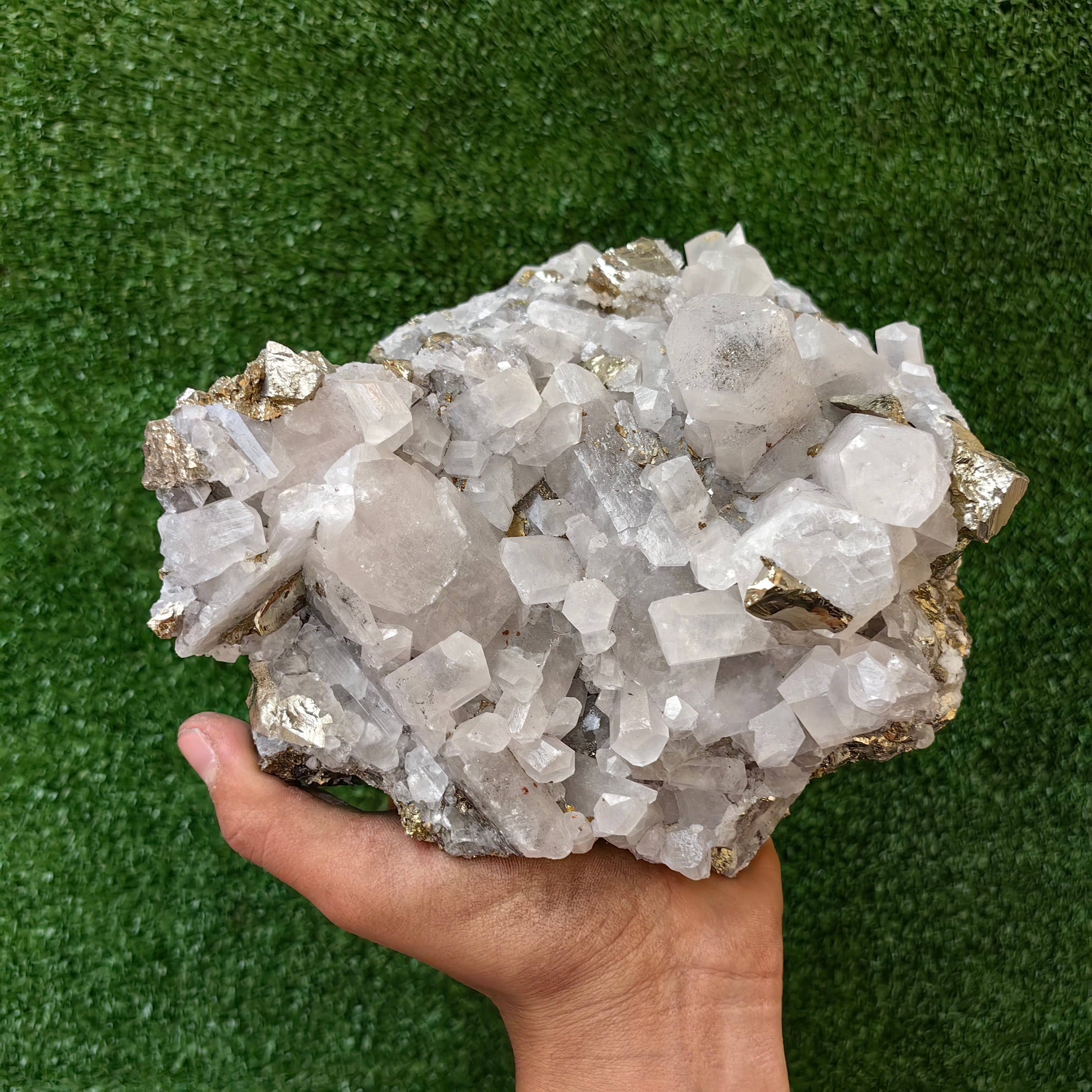 1 pcs Pyrite Cubic with Calcite