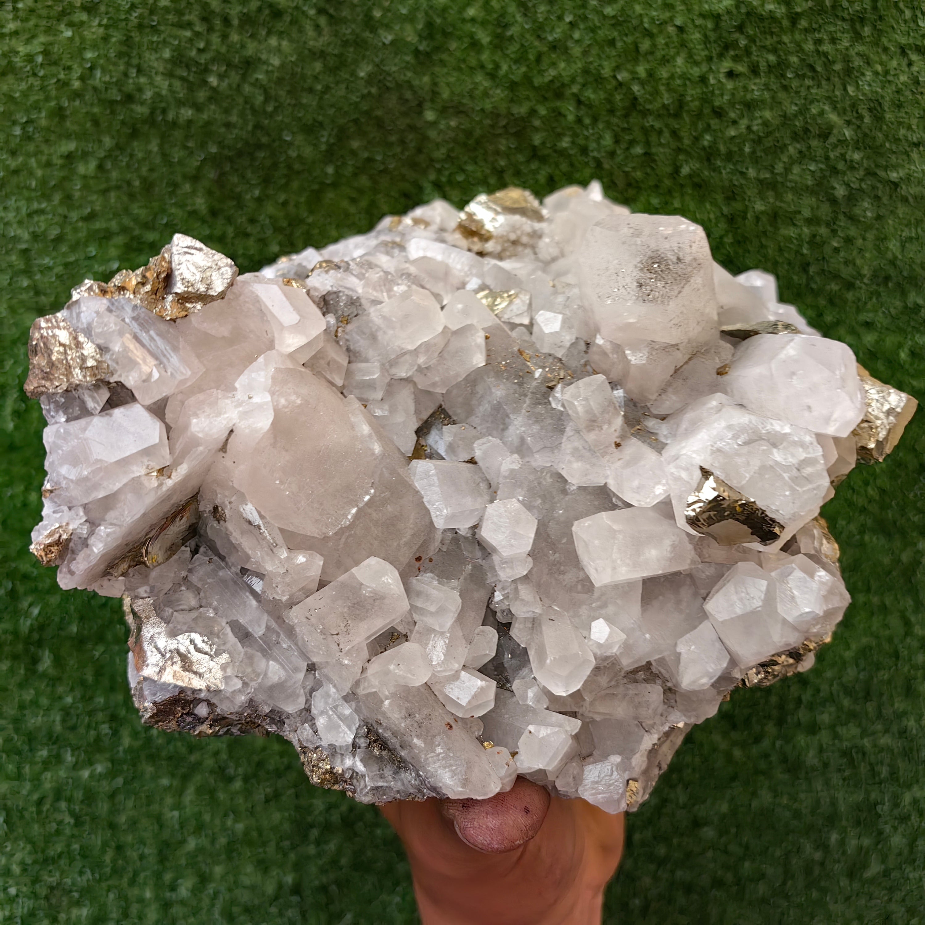 1 pcs Pyrite Cubic with Calcite