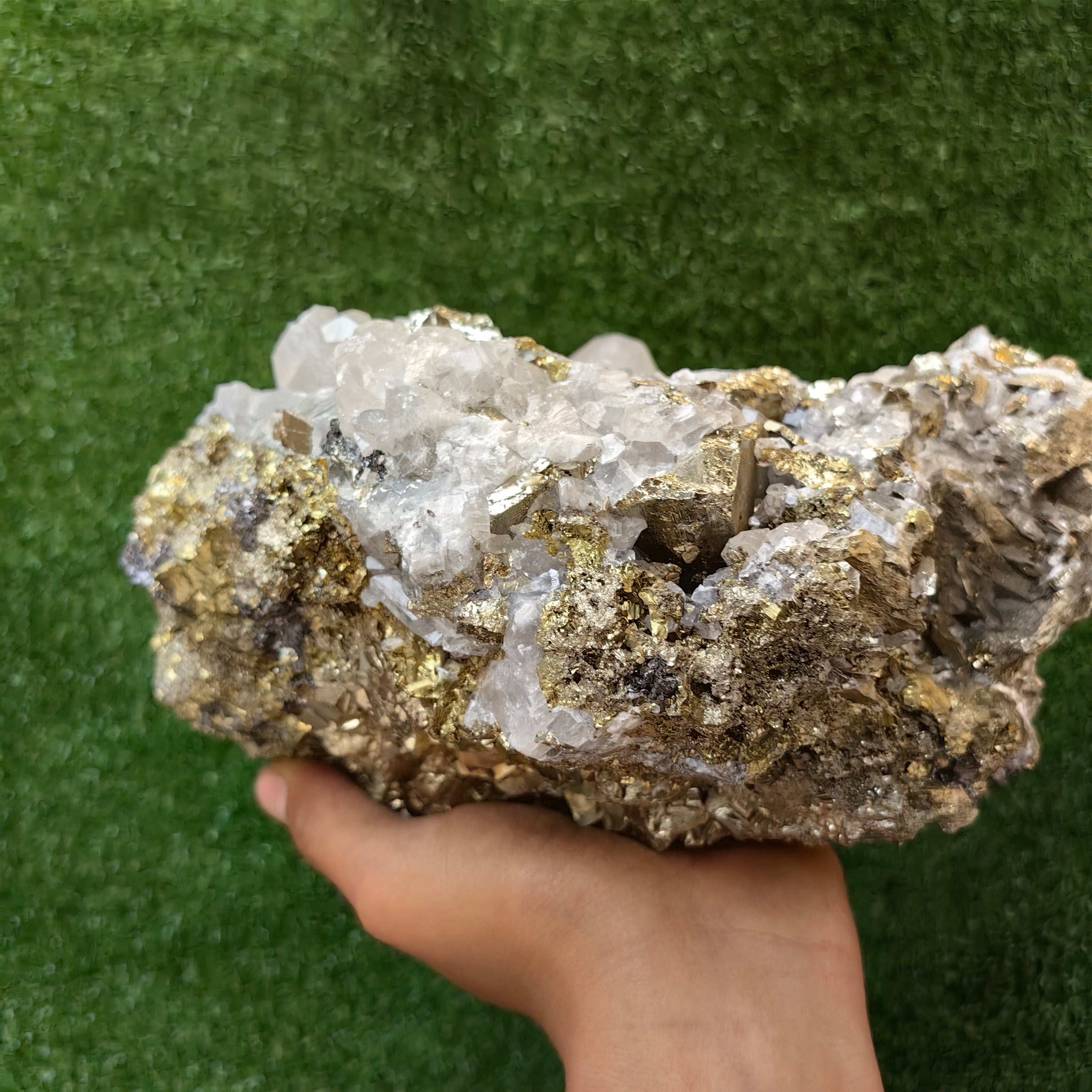 1 pcs Pyrite Cubic with Calcite