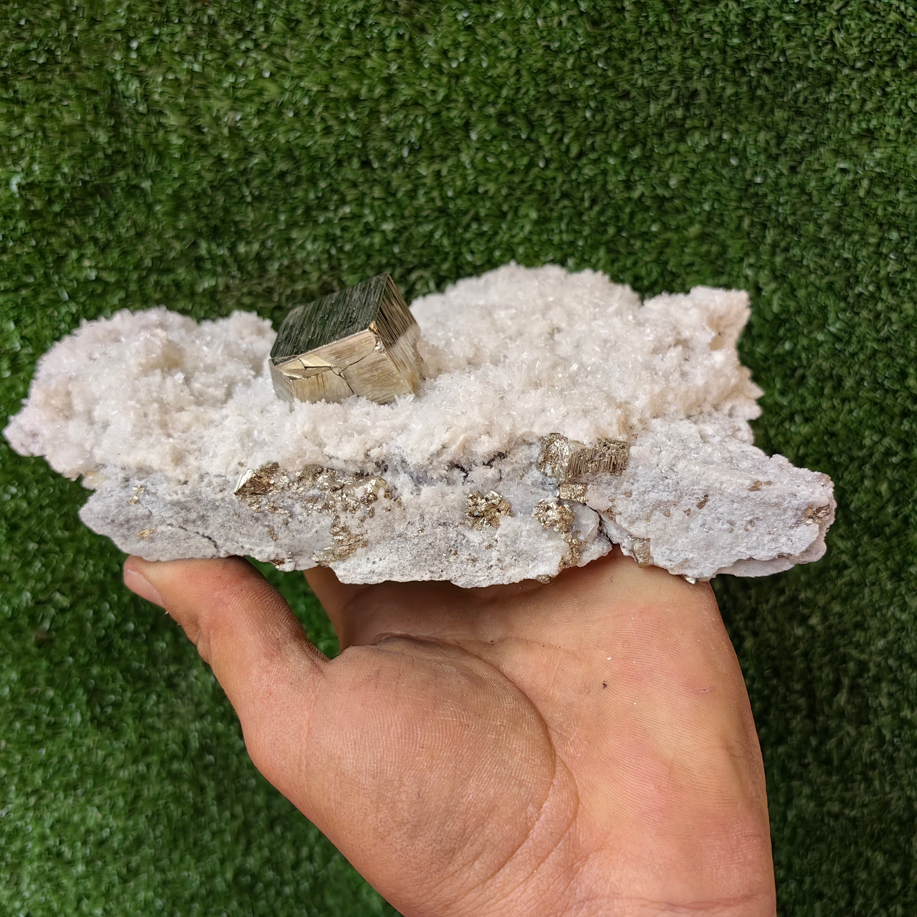 1 pcs Pyrite Cubic with Quartz