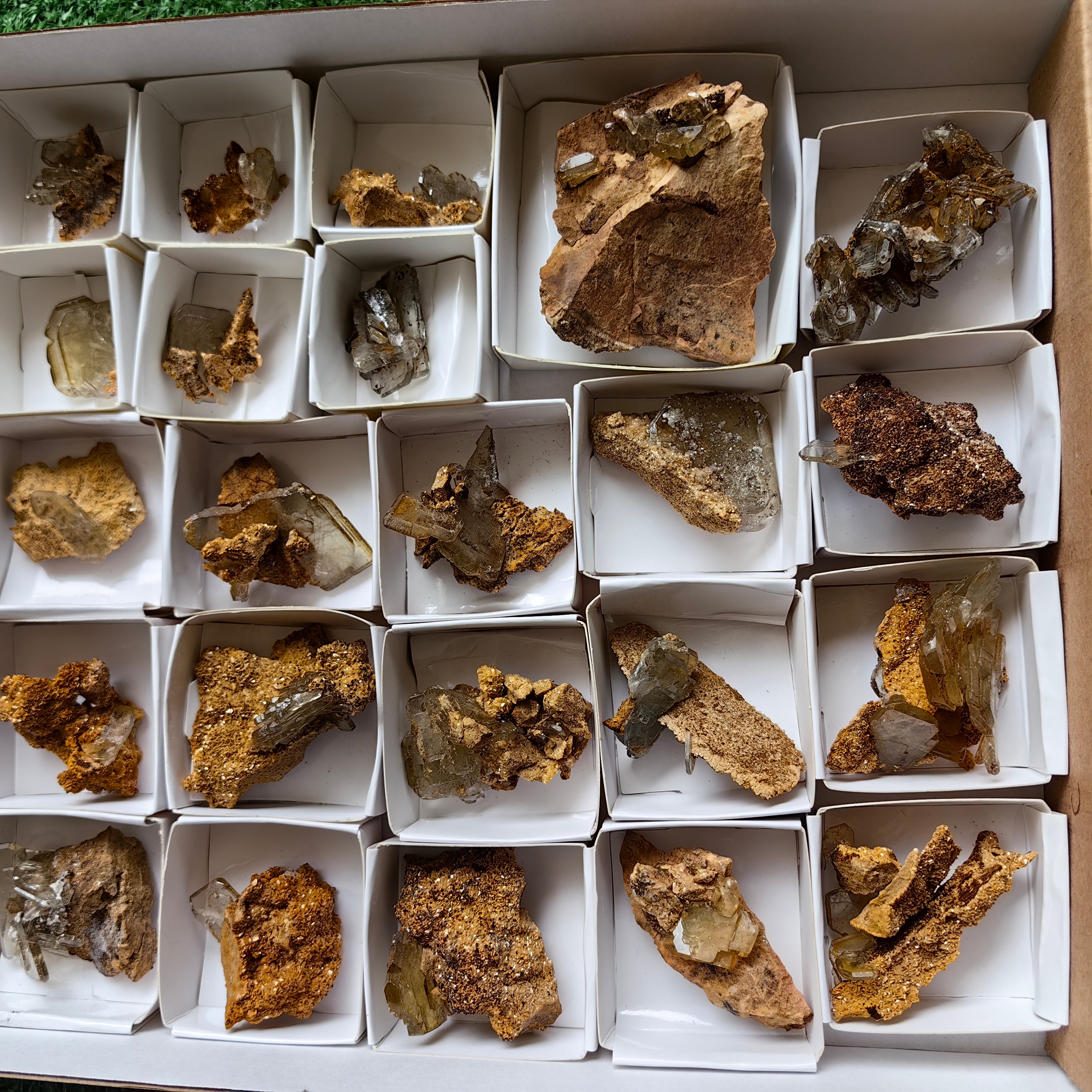 Lot 28 pcs Baryte Crystal on matrix