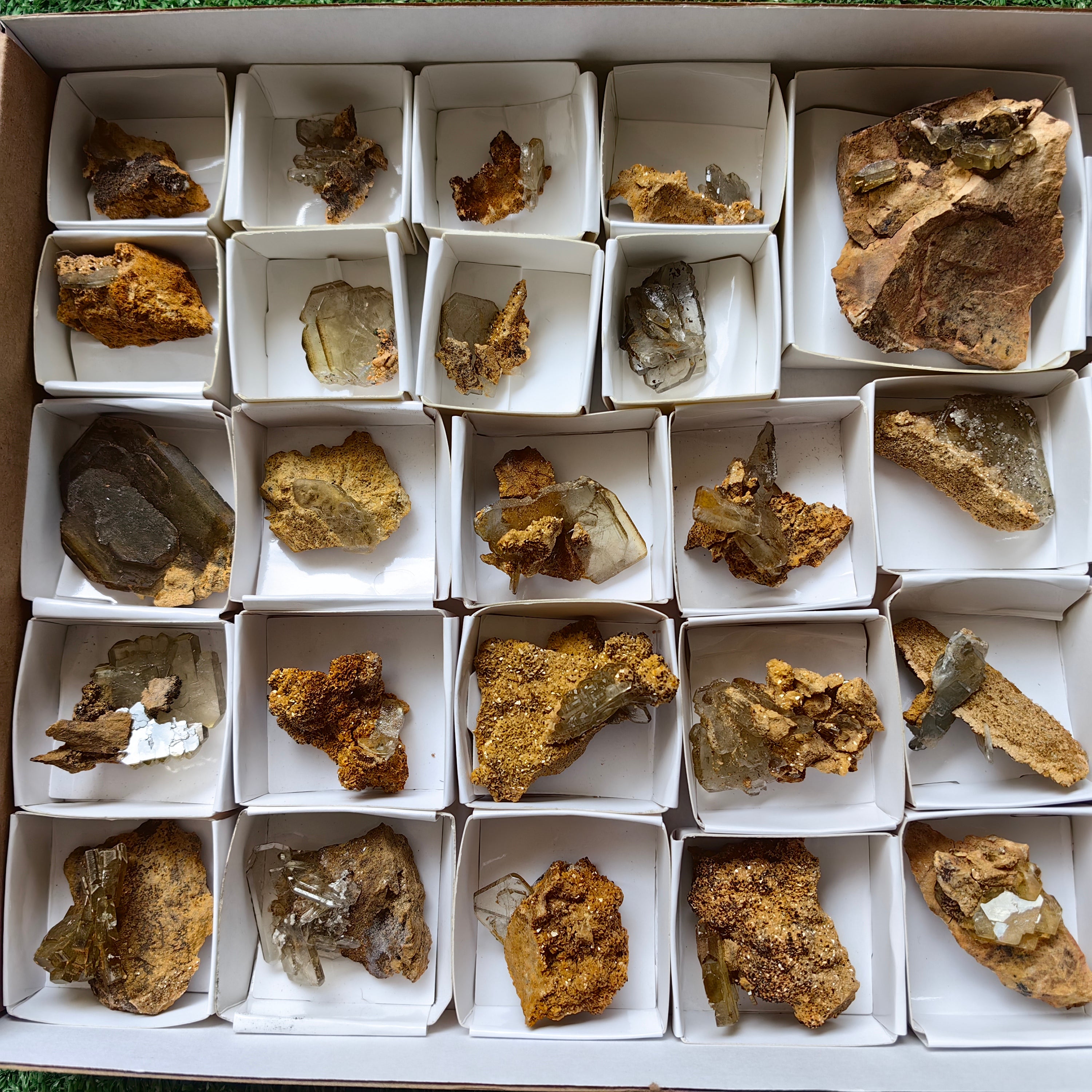 Lot 28 pcs Baryte Crystal on matrix