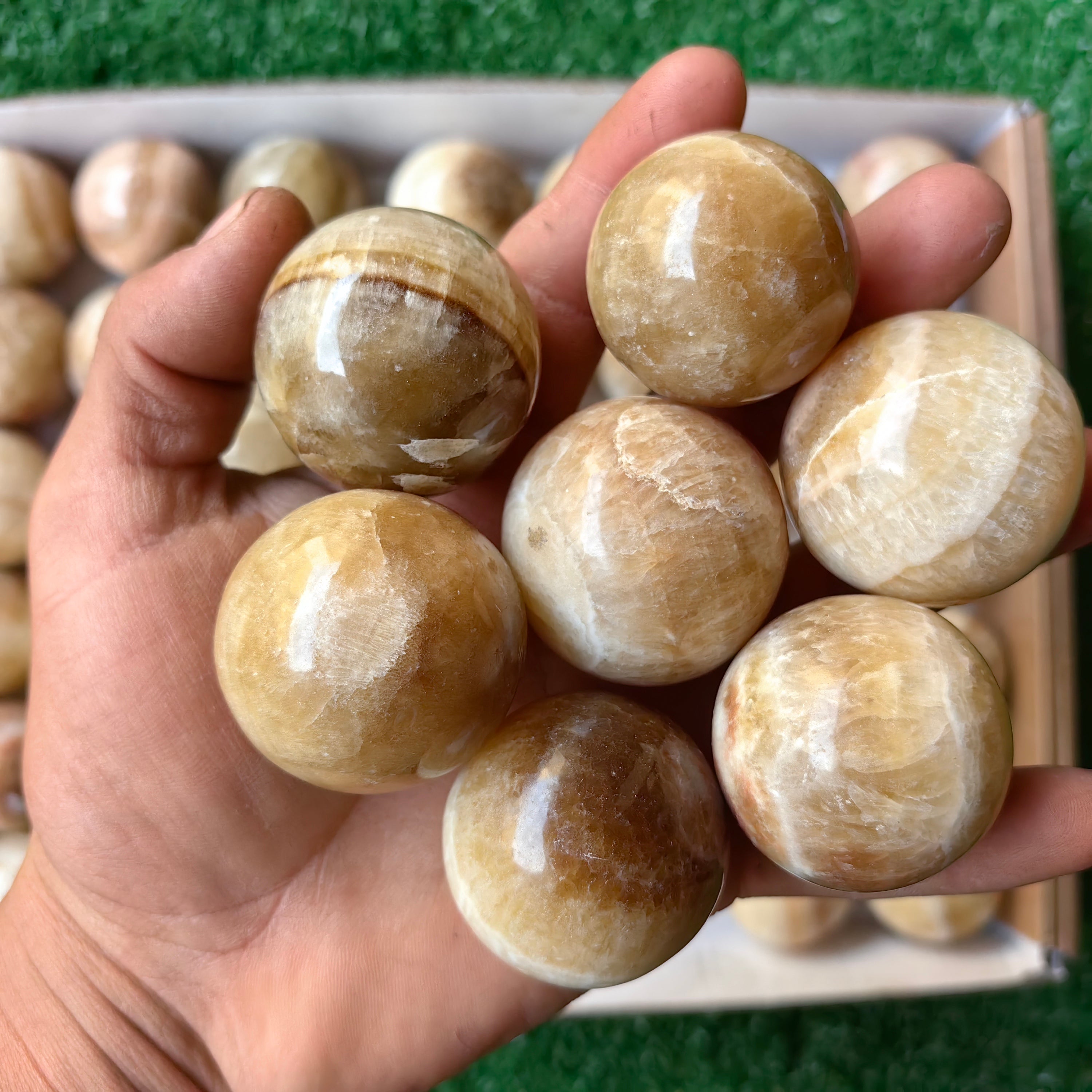 lot 44 pcs Caramel Onix Sphere