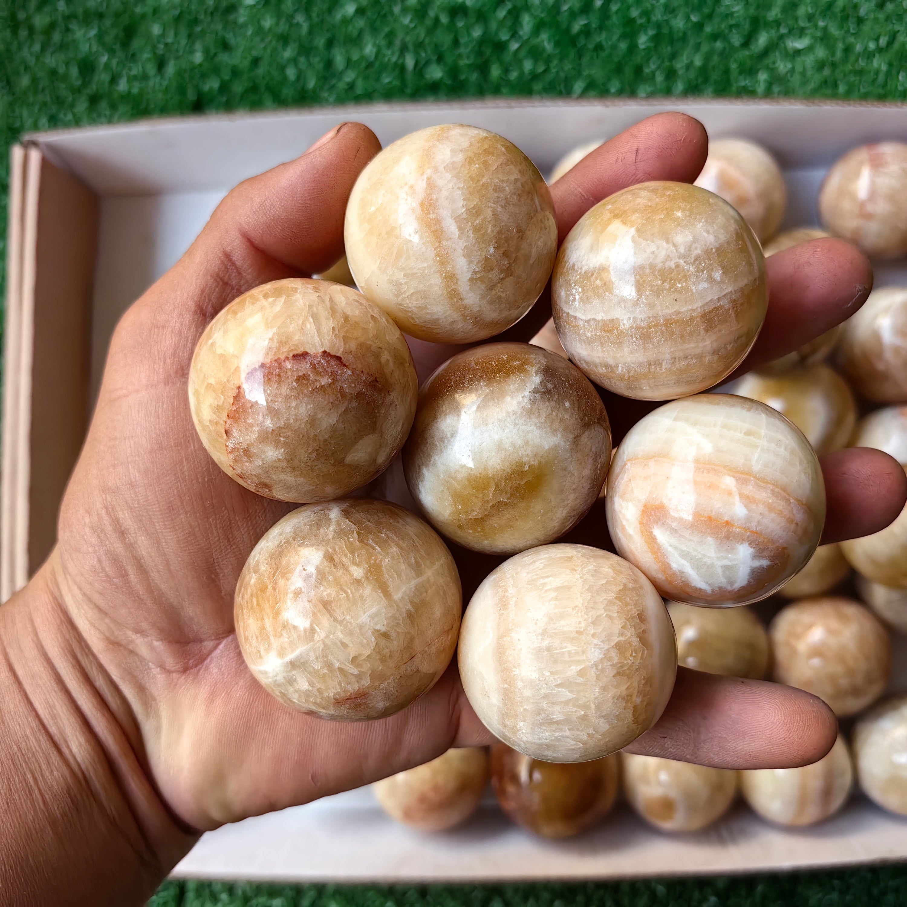 lot 44 pcs Caramel Onix Sphere