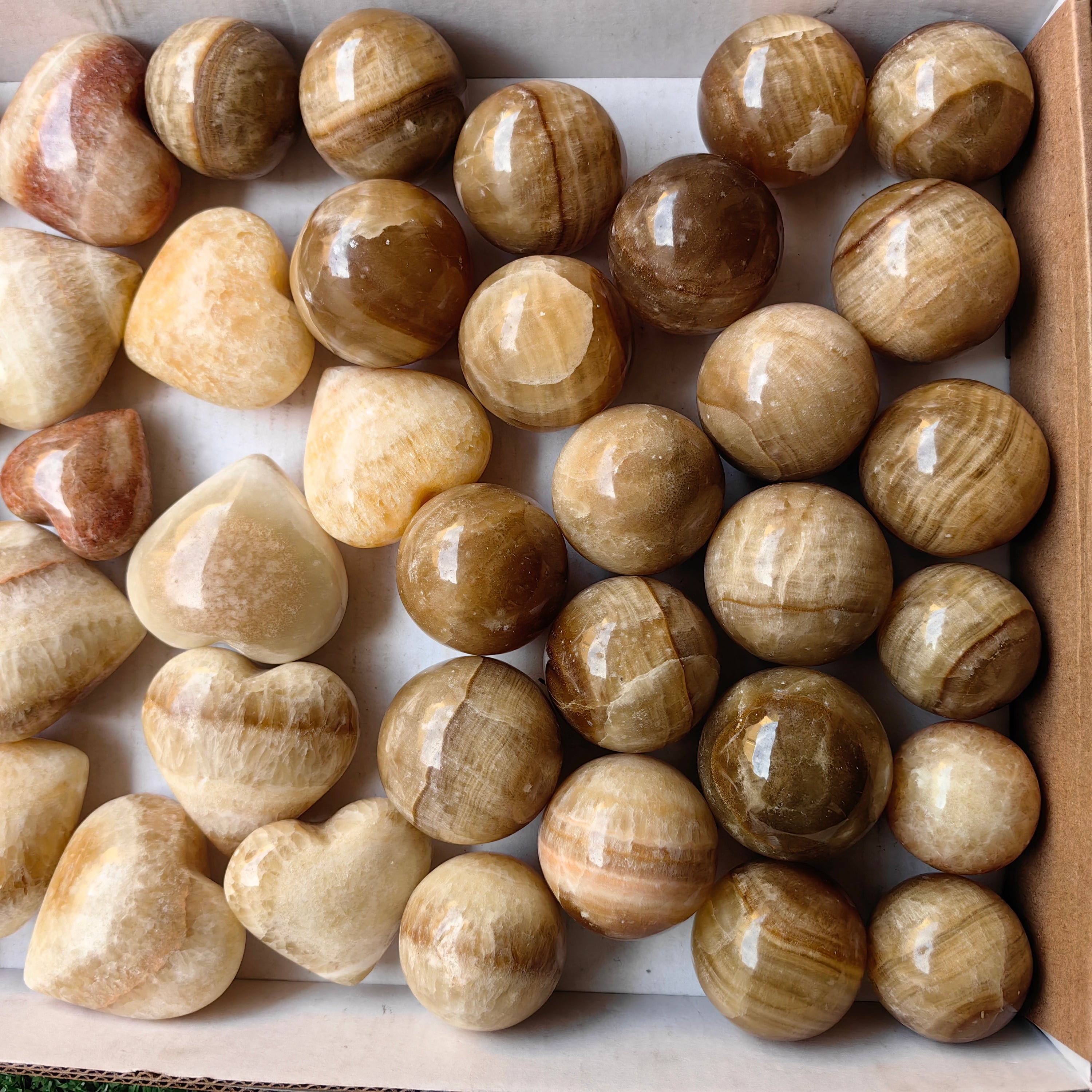 lot 39 pcs Caramel Onix Sphere and Heart