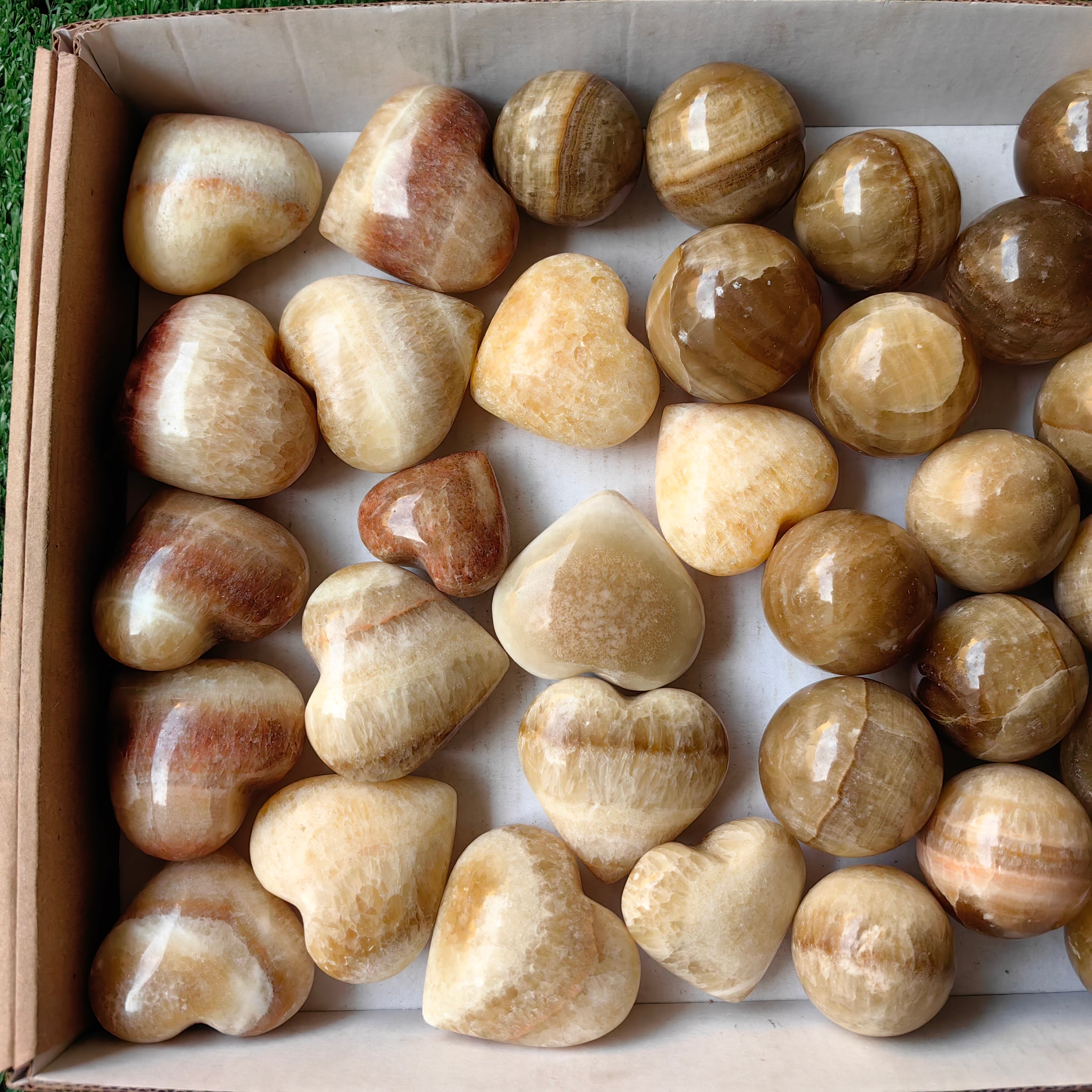 lot 39 pcs Caramel Onix Sphere and Heart