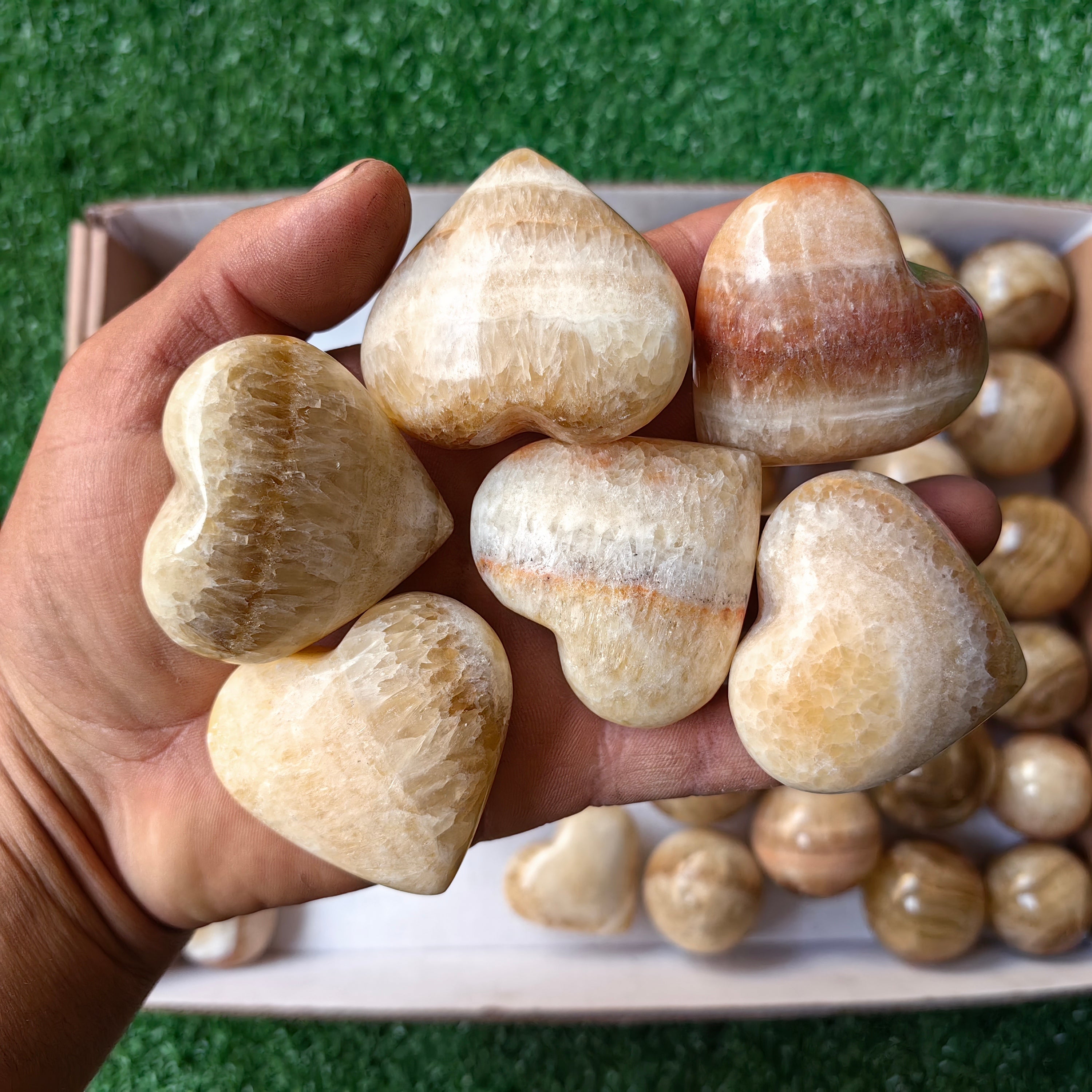 lot 39 pcs Caramel Onix Sphere and Heart